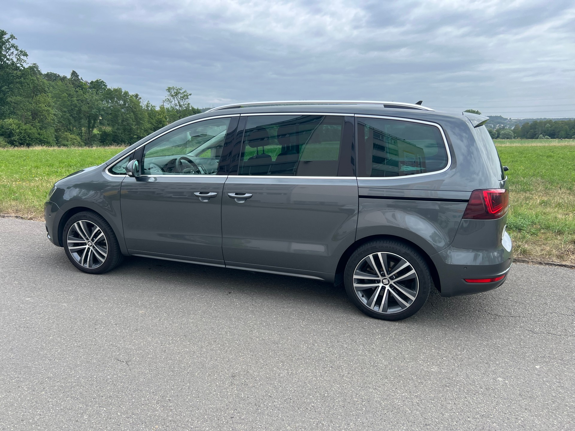 SEAT Alhambra 2.0 TSI FR Line DSG, 7 pläzer-image-2