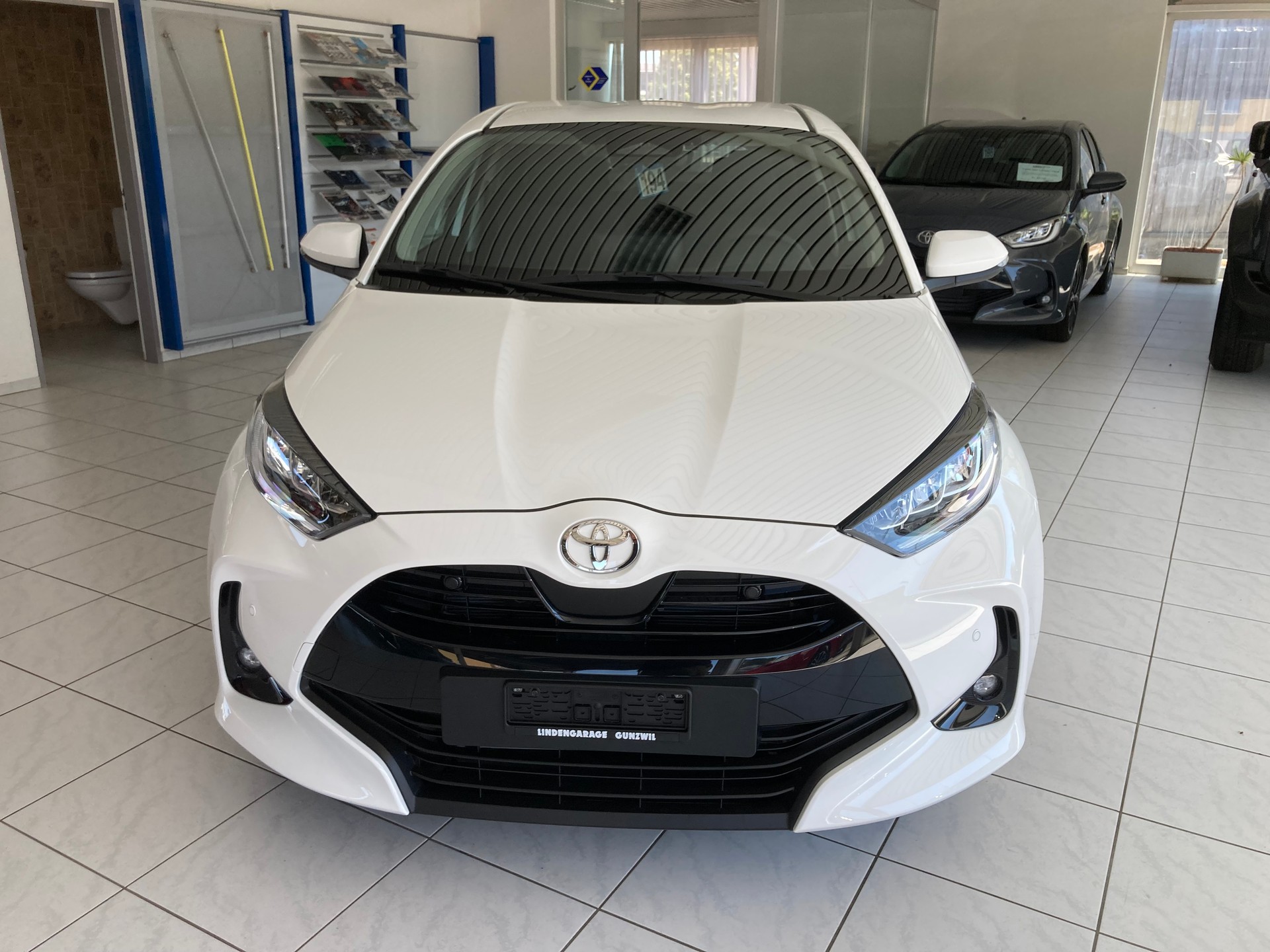 TOYOTA Yaris 1.5 Trend e-CVT-image-1