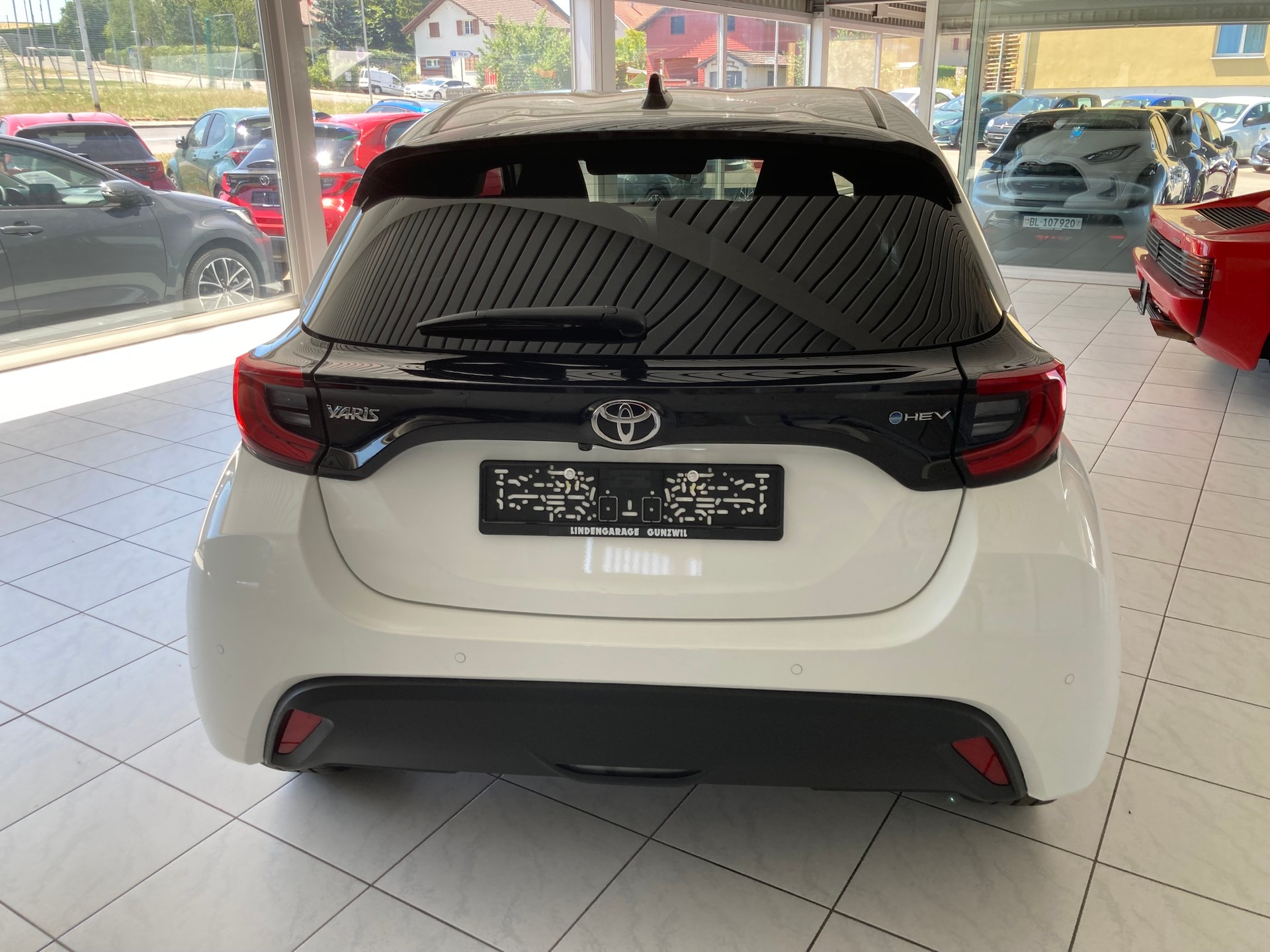 TOYOTA Yaris 1.5 Trend e-CVT-image-5