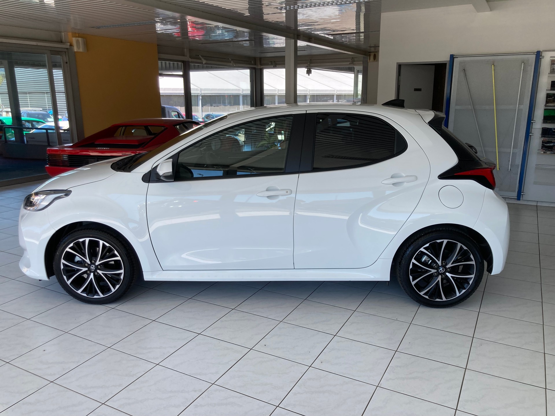 TOYOTA Yaris 1.5 Trend e-CVT-image-7
