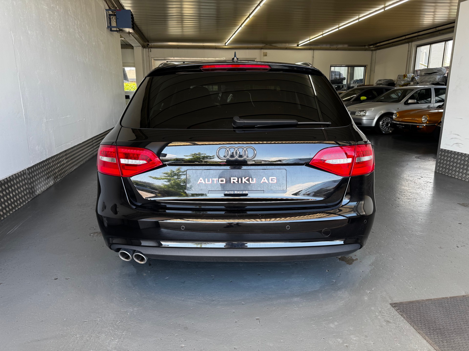 AUDI A4 Avant 2.0 TDI Attraction multitronic-image-11
