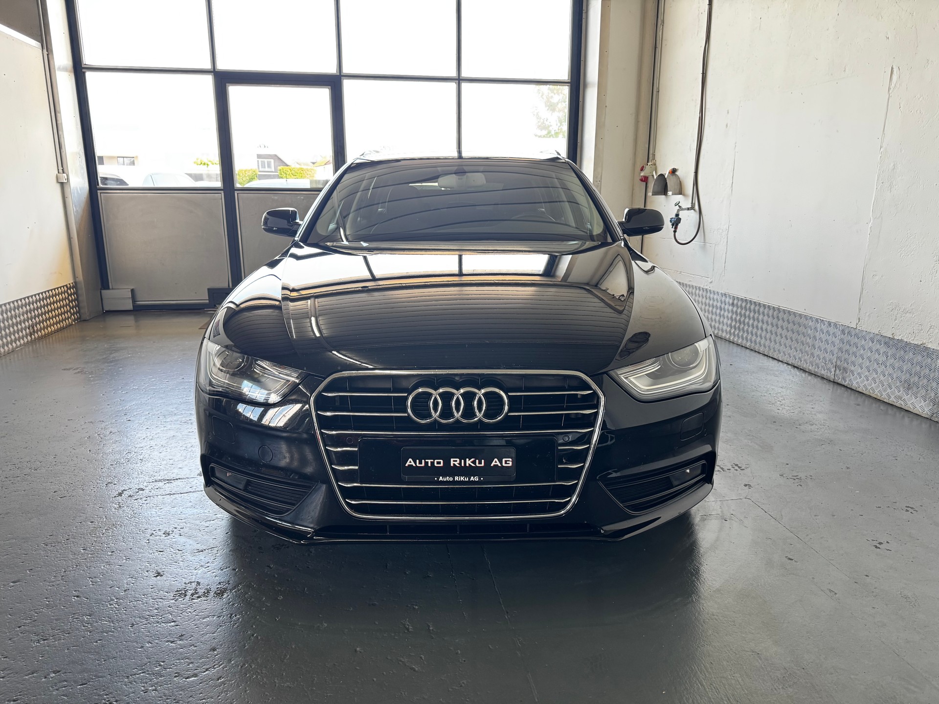 AUDI A4 Avant 2.0 TDI Attraction multitronic-showroom-element-3