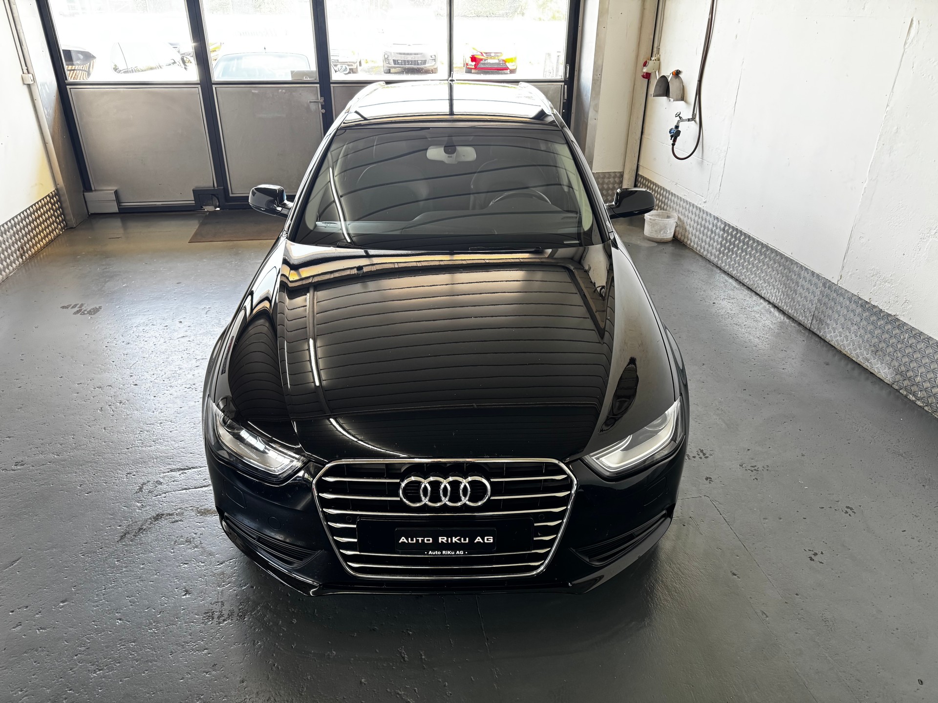 AUDI A4 Avant 2.0 TDI Attraction multitronic-showroom-element-2