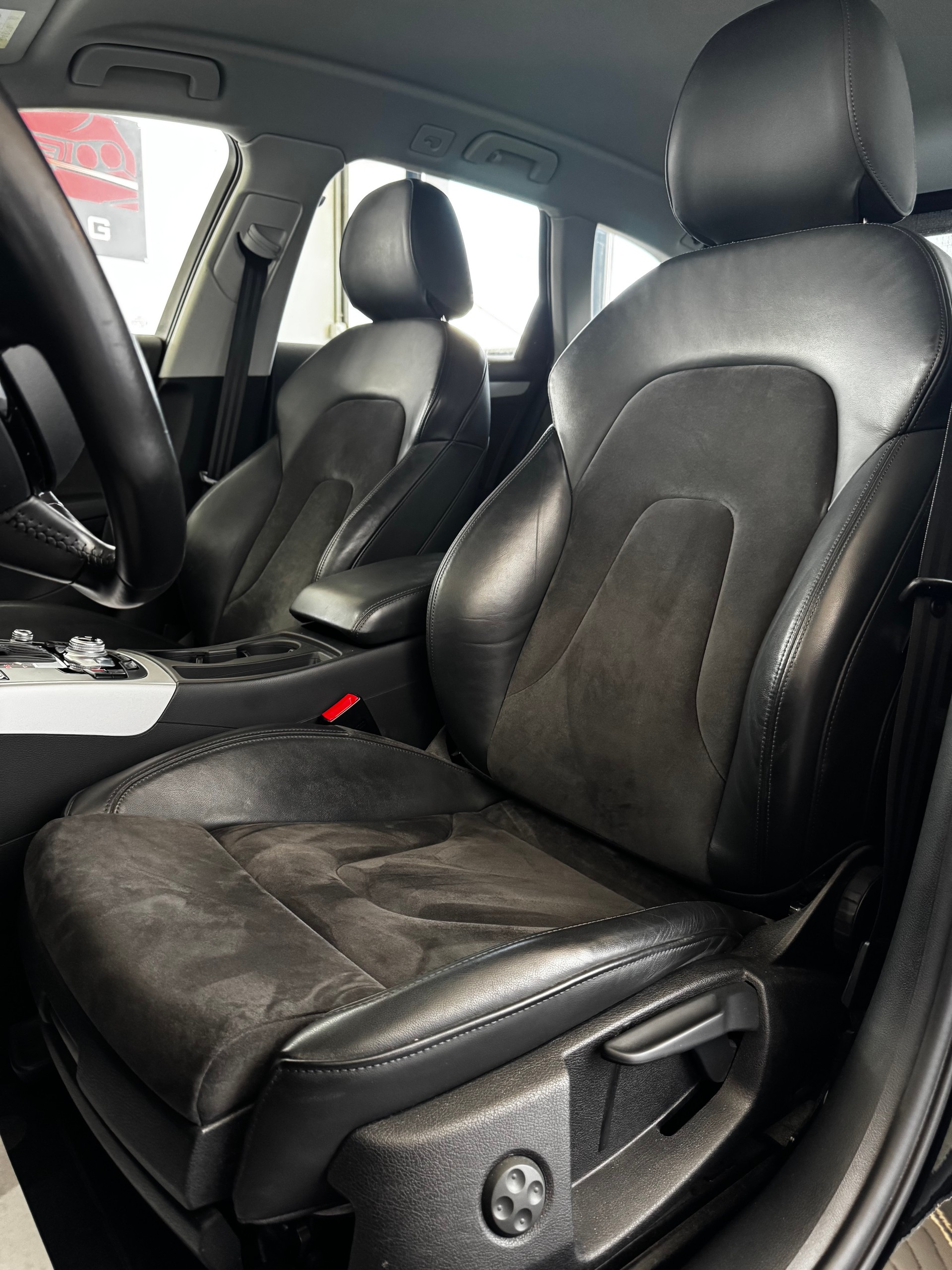 AUDI A4 Avant 2.0 TDI Attraction multitronic-image-14