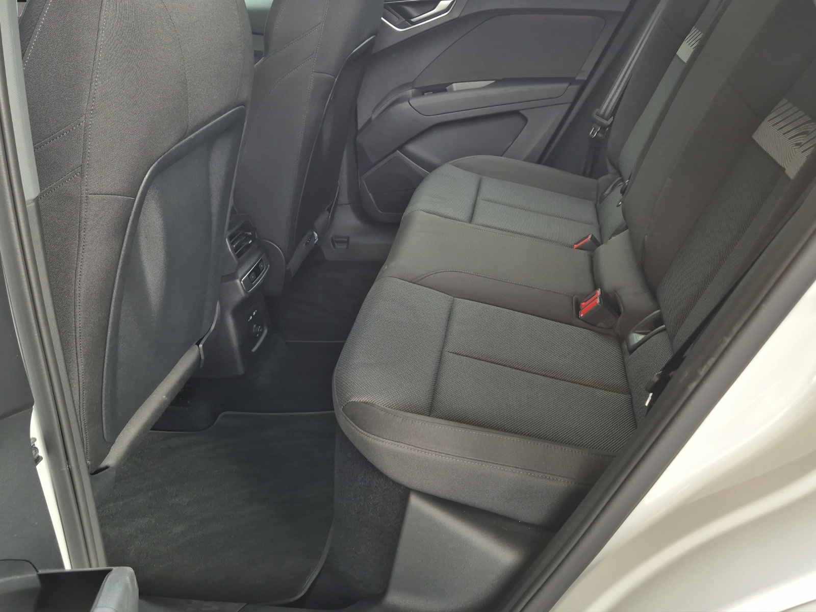 AUDI Q4 e-tron 35-image-9