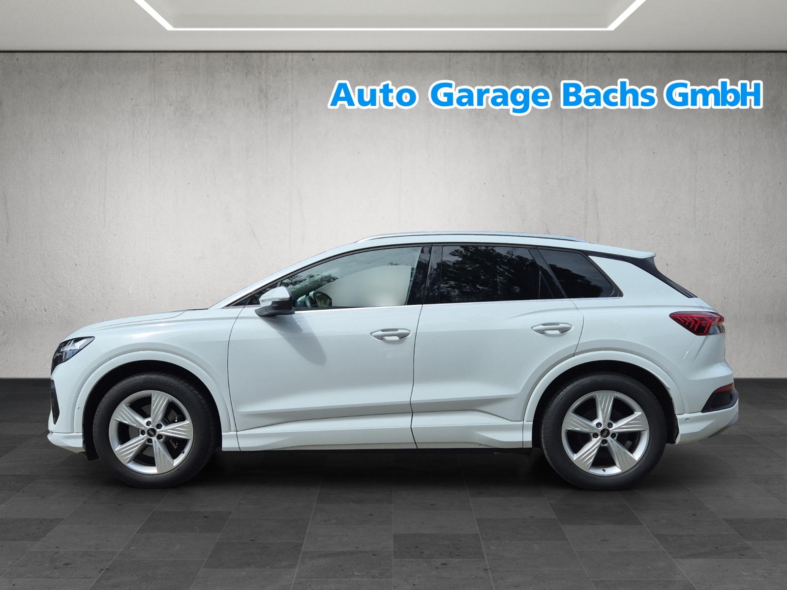 AUDI Q4 e-tron 35-showroom-element-1