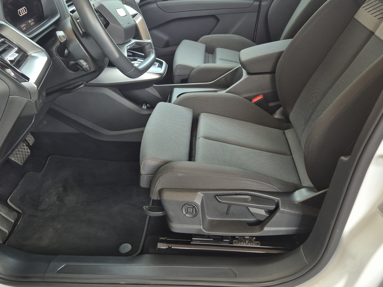 AUDI Q4 e-tron 35-image-11