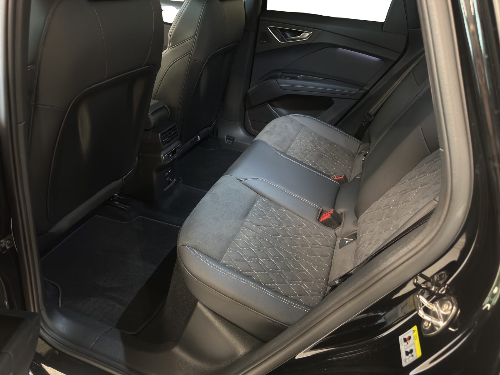 AUDI Q4 Sportback e-tron 50 quattro-image-11
