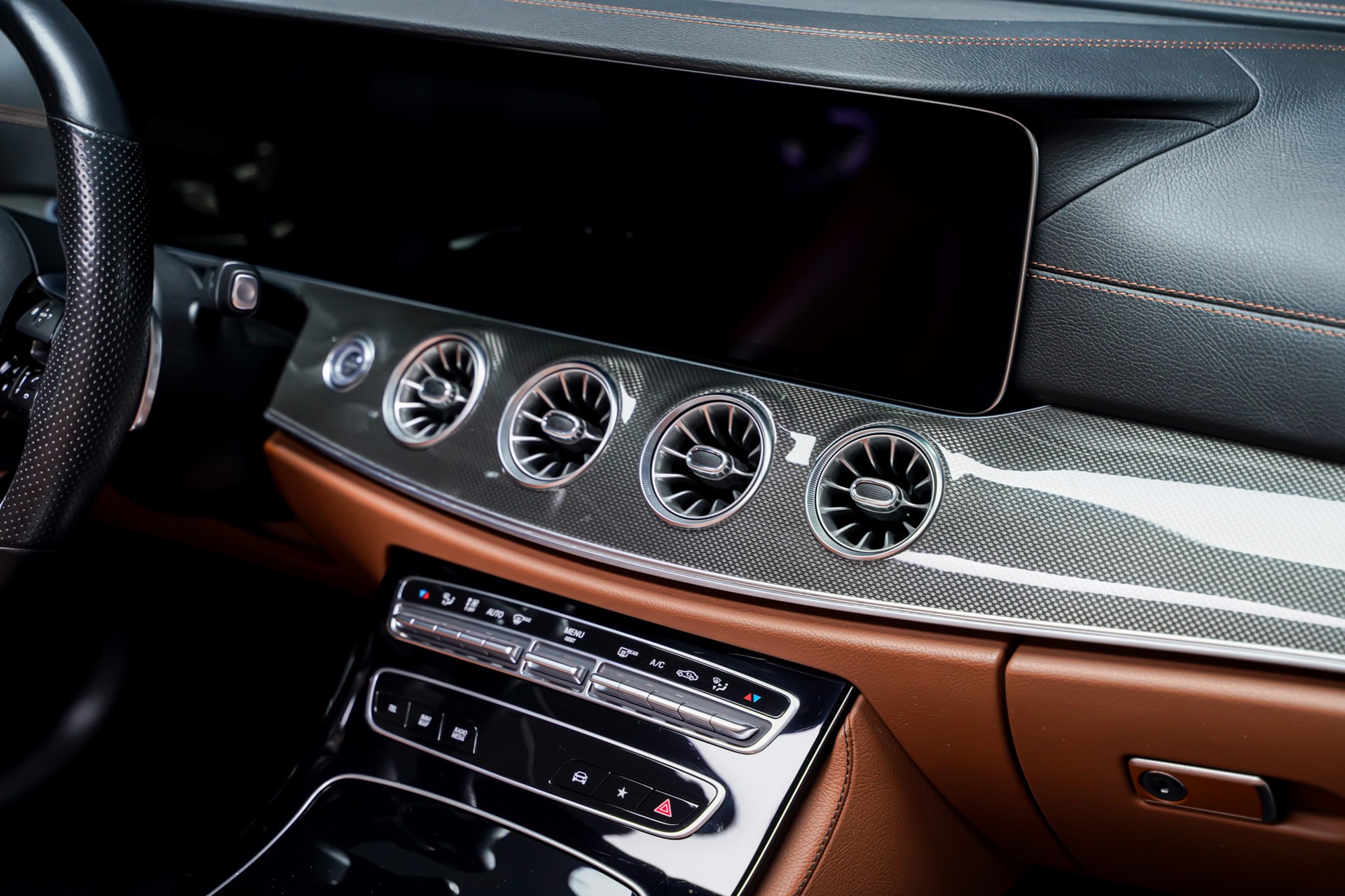 MERCEDES-BENZ E 200 Cabriolet AMG Line 4 Matic 9G-Tronic-image-22