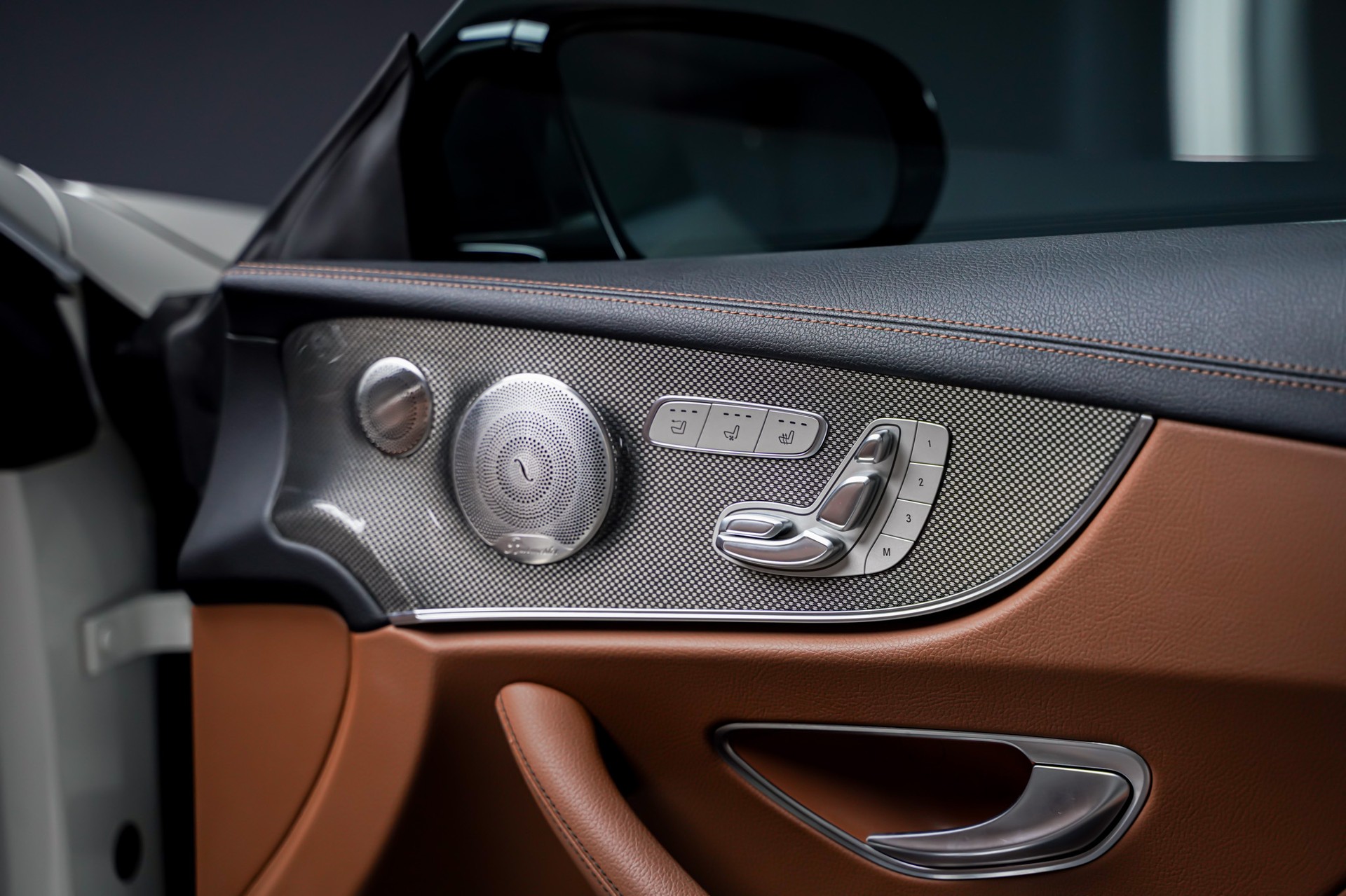 MERCEDES-BENZ E 200 Cabriolet AMG Line 4 Matic 9G-Tronic-image-19