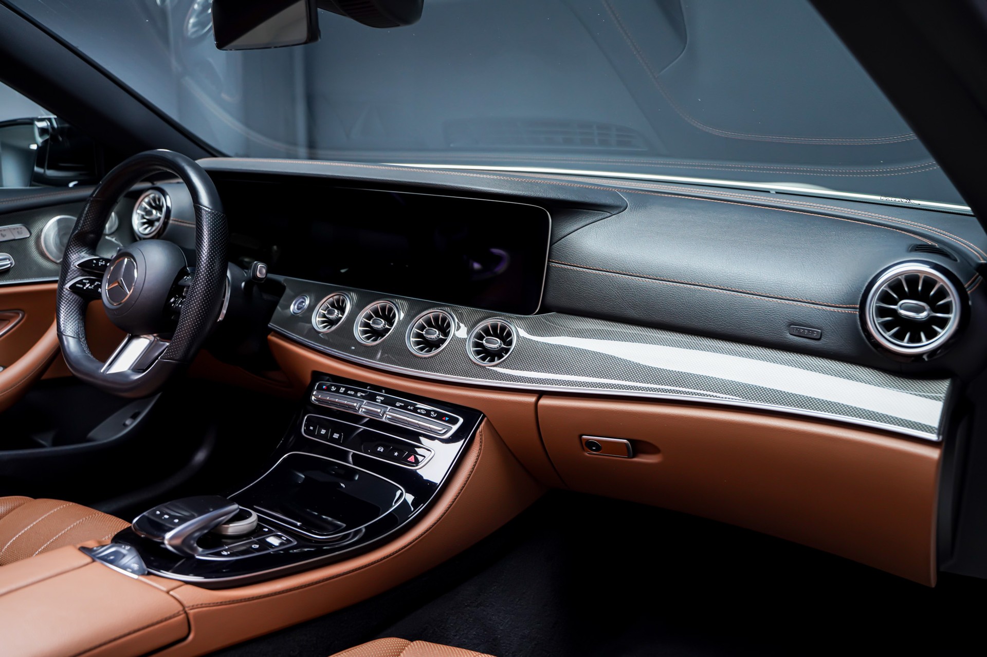 MERCEDES-BENZ E 200 Cabriolet AMG Line 4 Matic 9G-Tronic-image-21