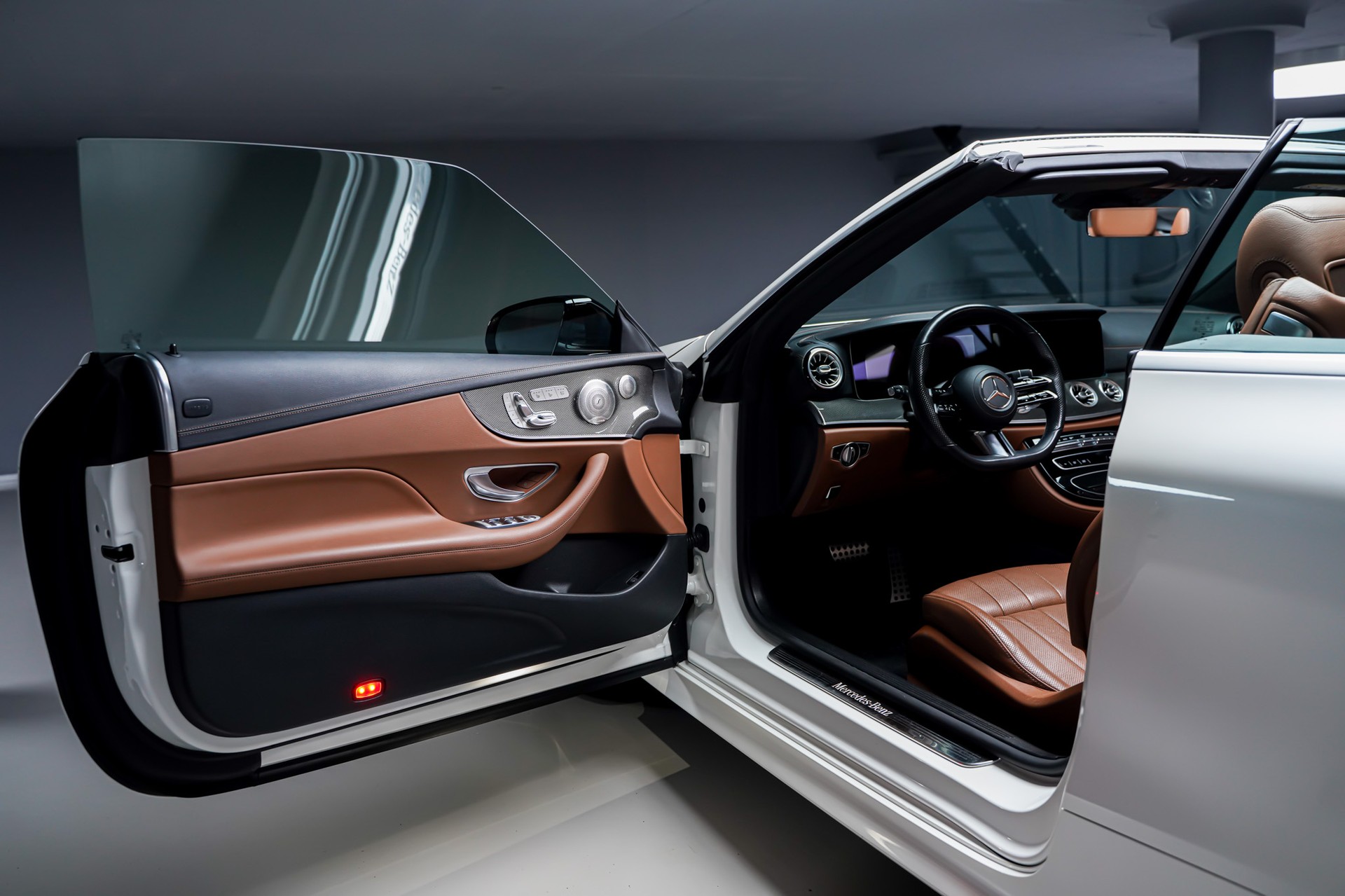 MERCEDES-BENZ E 200 Cabriolet AMG Line 4 Matic 9G-Tronic-image-8