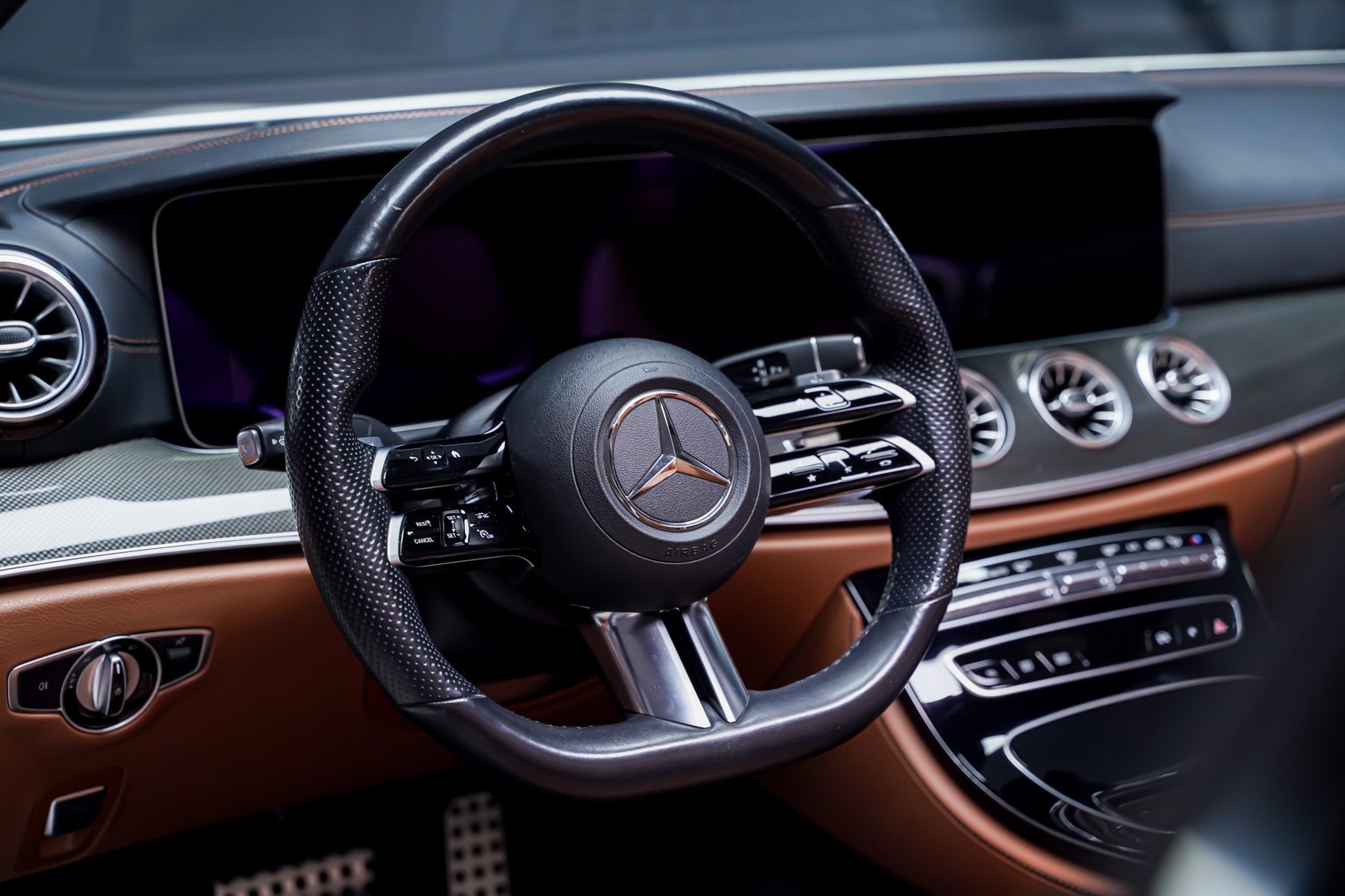 MERCEDES-BENZ E 200 Cabriolet AMG Line 4 Matic 9G-Tronic-image-10
