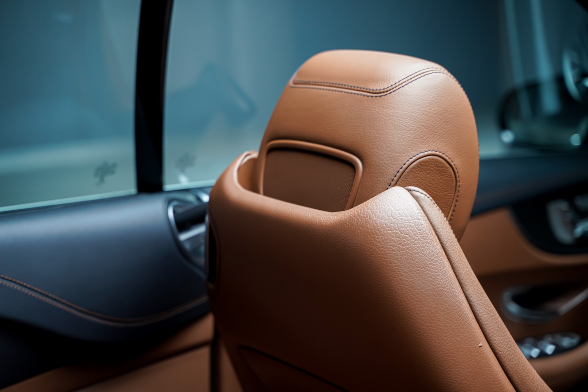 MERCEDES-BENZ E 200 Cabriolet AMG Line 4 Matic 9G-Tronic-image-17