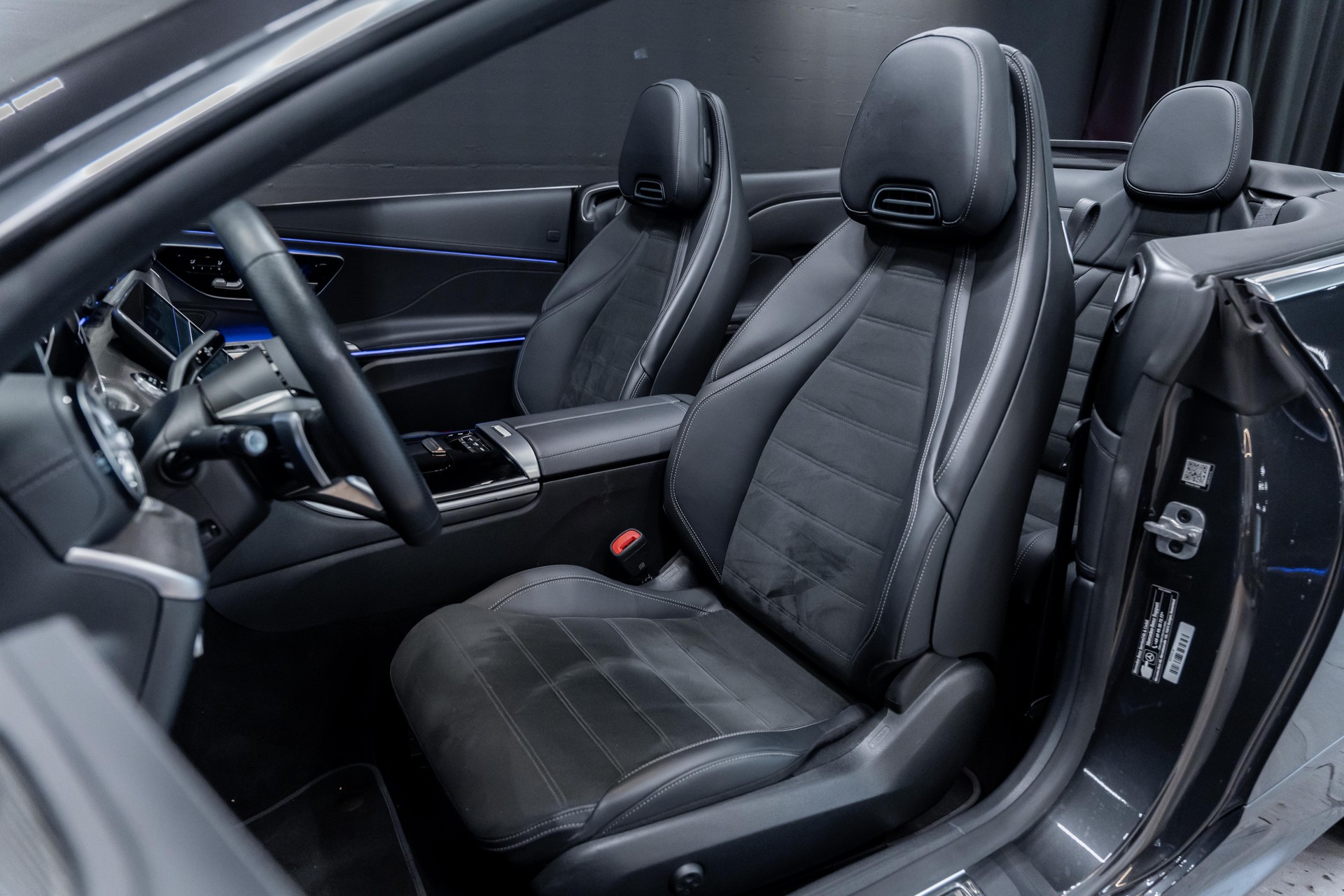 MERCEDES-BENZ CLE 200 Cabrio 4Matic 9G-Tronic-image-13