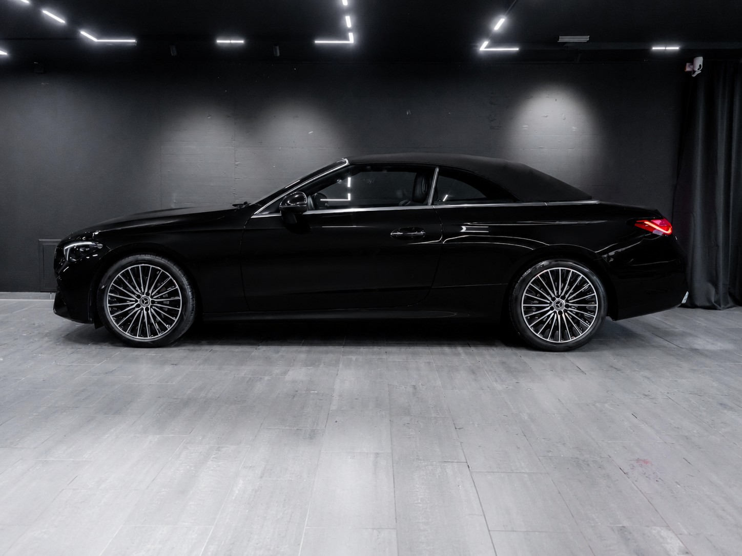 MERCEDES-BENZ CLE 200 Cabrio 4Matic 9G-Tronic-image-5