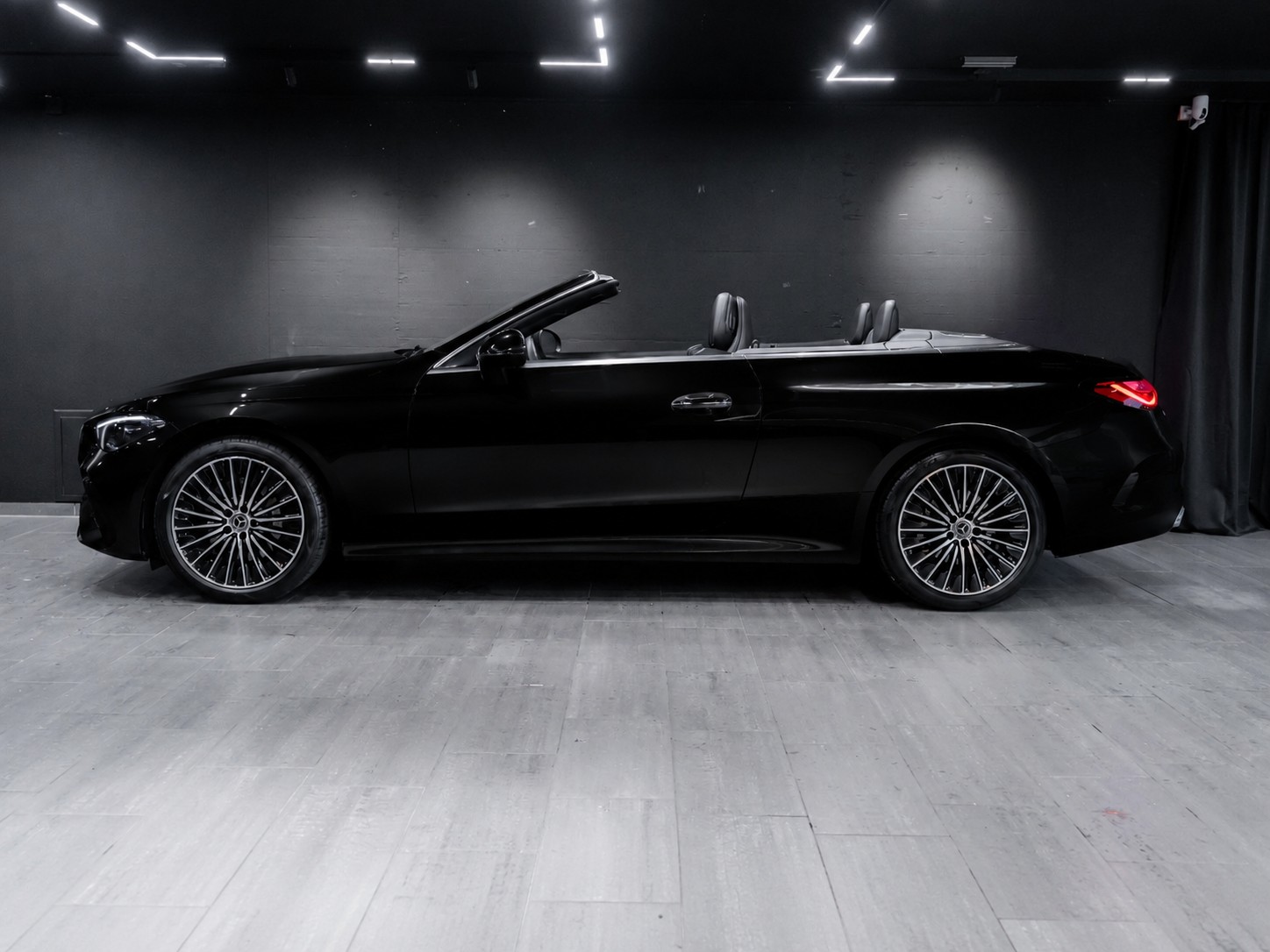 MERCEDES-BENZ CLE 200 Cabrio 4Matic 9G-Tronic-image-4