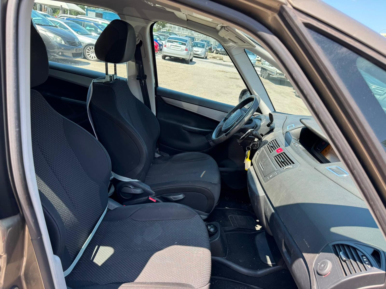 CITROEN Grand C4 Picasso 1.6 HDI 16V Séduction EGS6-image-8
