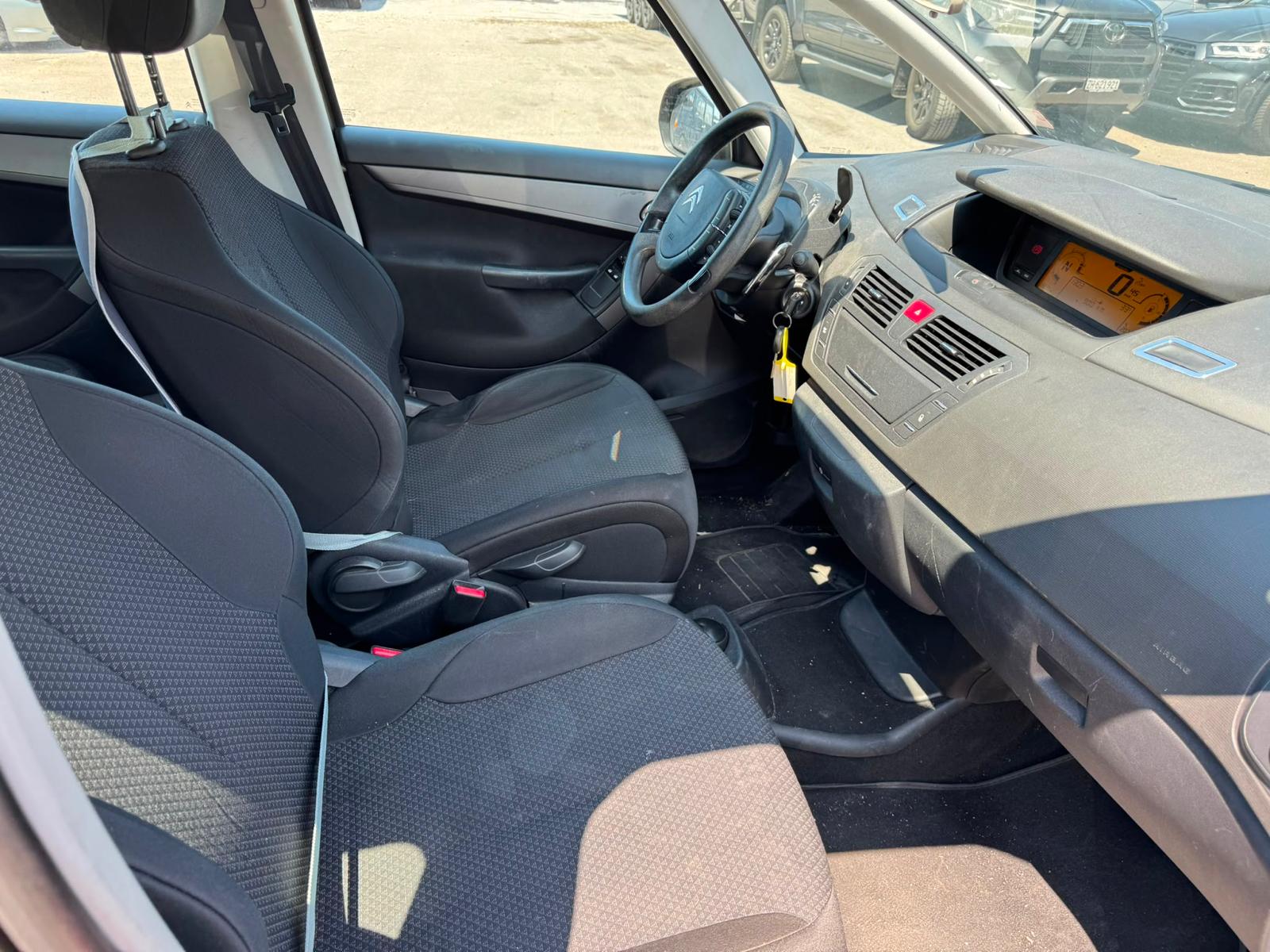 CITROEN Grand C4 Picasso 1.6 HDI 16V Séduction EGS6-image-4