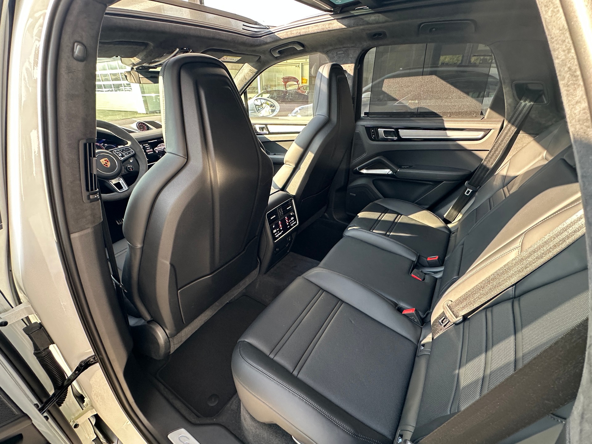 PORSCHE Cayenne Turbo-image-8