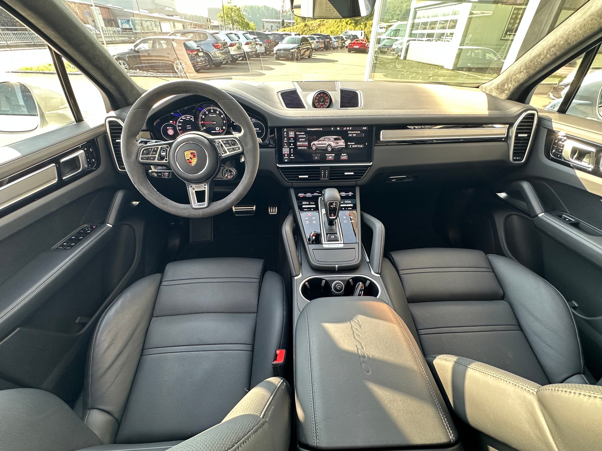 PORSCHE Cayenne Turbo-image-10