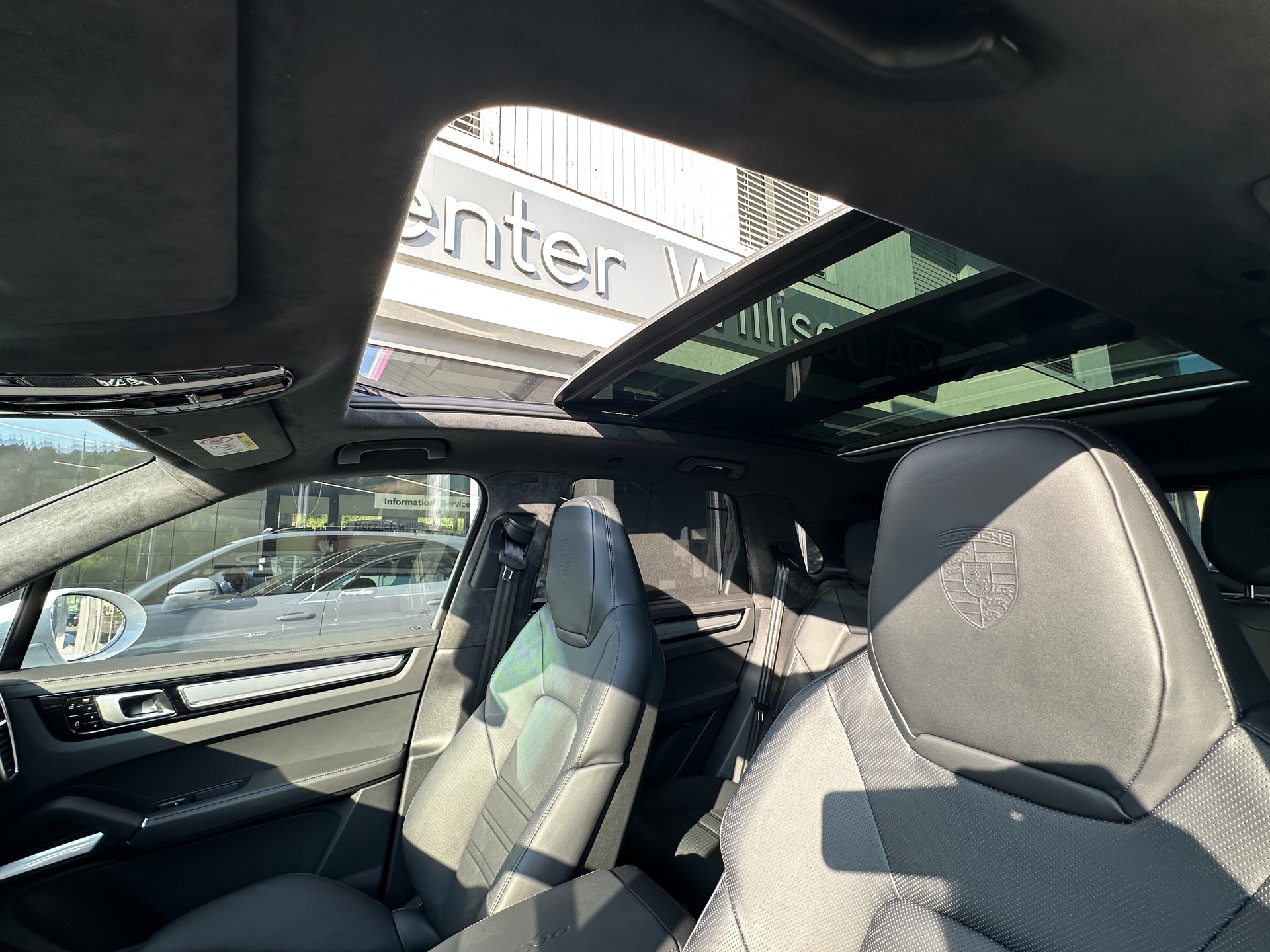 PORSCHE Cayenne Turbo-image-13