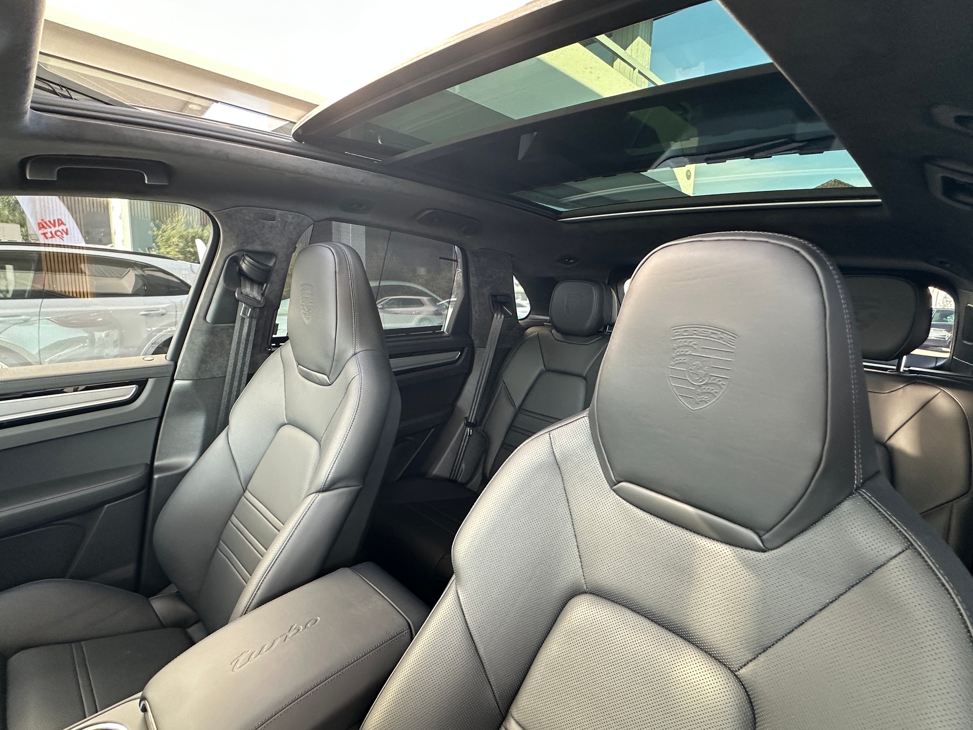 PORSCHE Cayenne Turbo-image-23