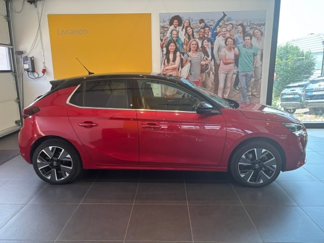 OPEL Corsa e-Elegance-showroom-element-1