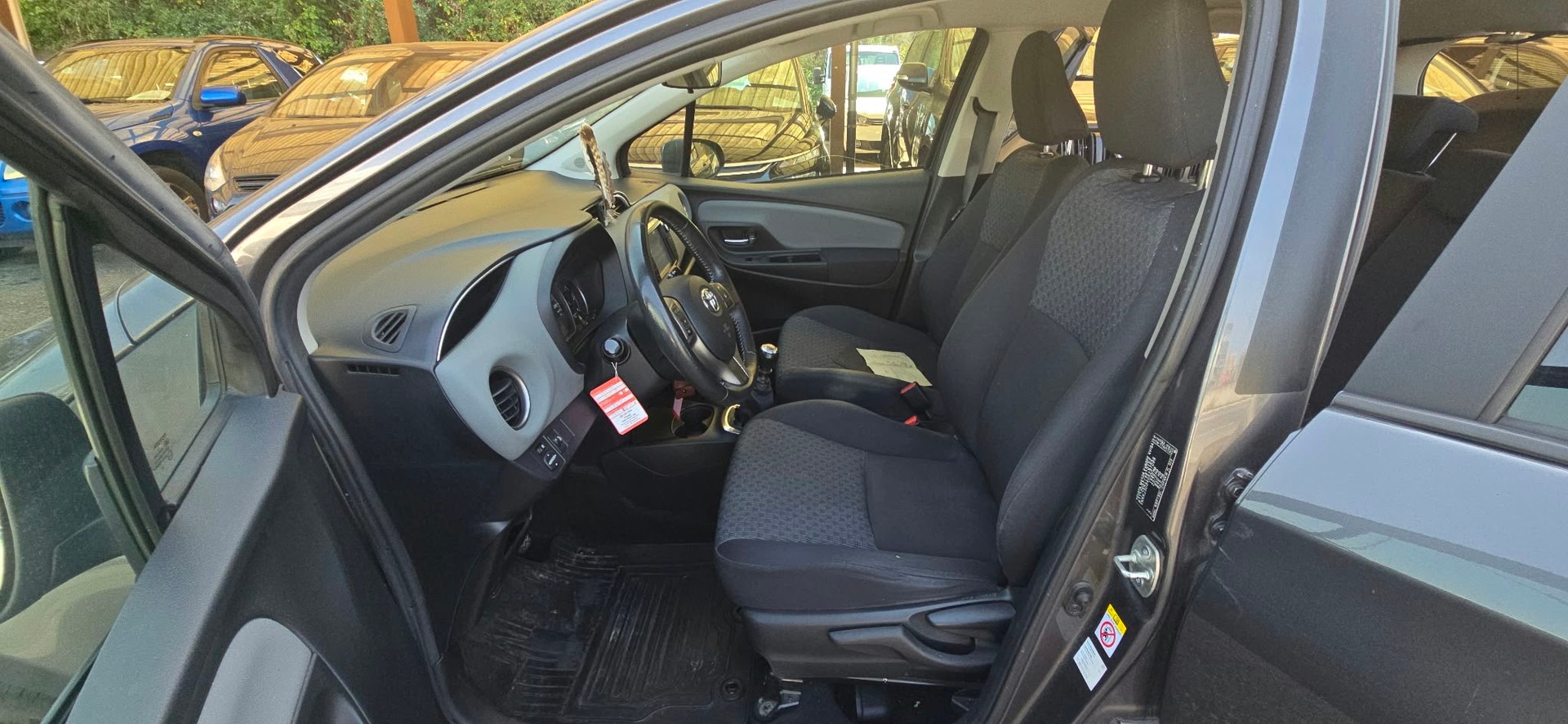 TOYOTA Yaris 1.33 Sol Premium-image-11