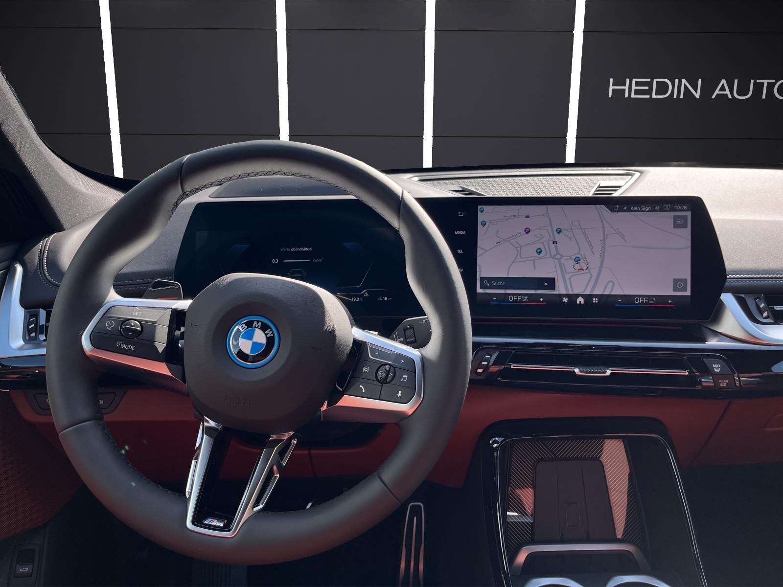 BMW iX1 30 xDrive-image-18