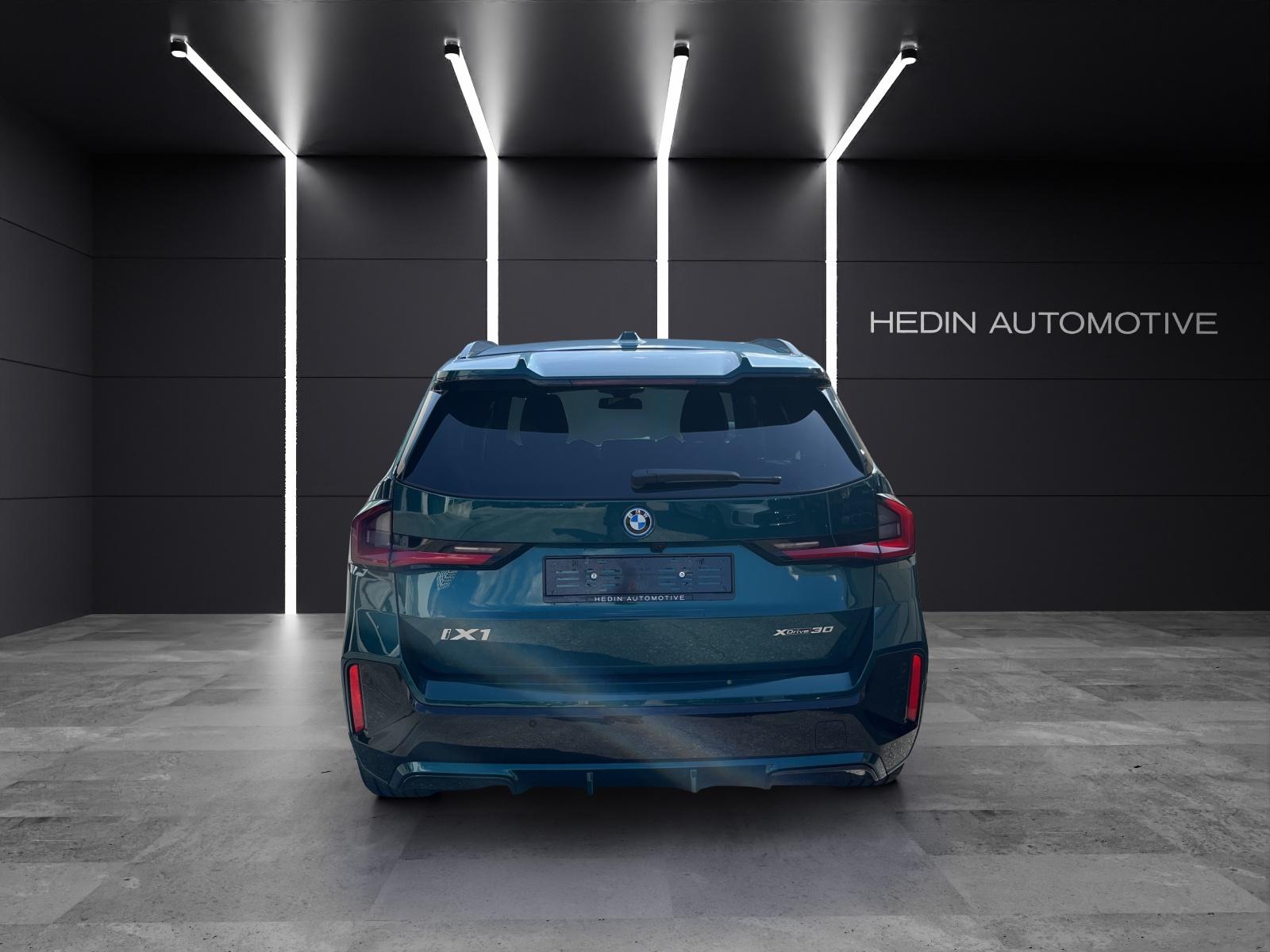 BMW iX1 30 xDrive-showroom-element-3