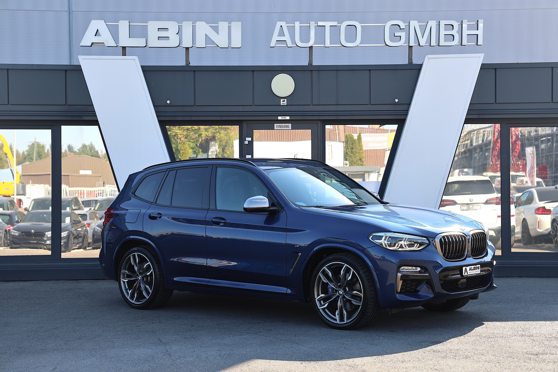 BMW X3 M40i-showroom-element-2