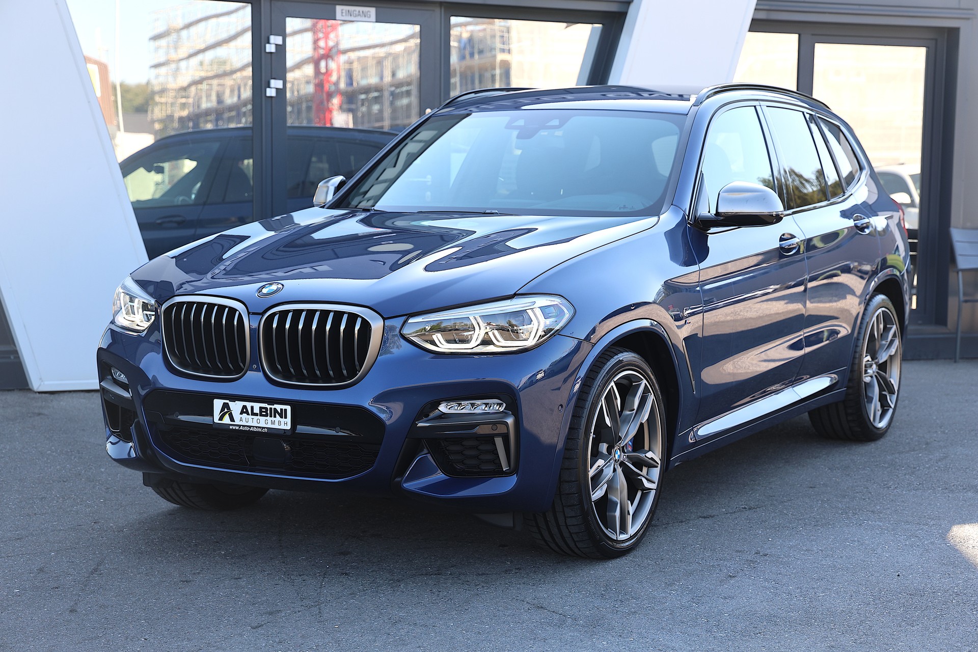 BMW X3 M40i-showroom-element-1