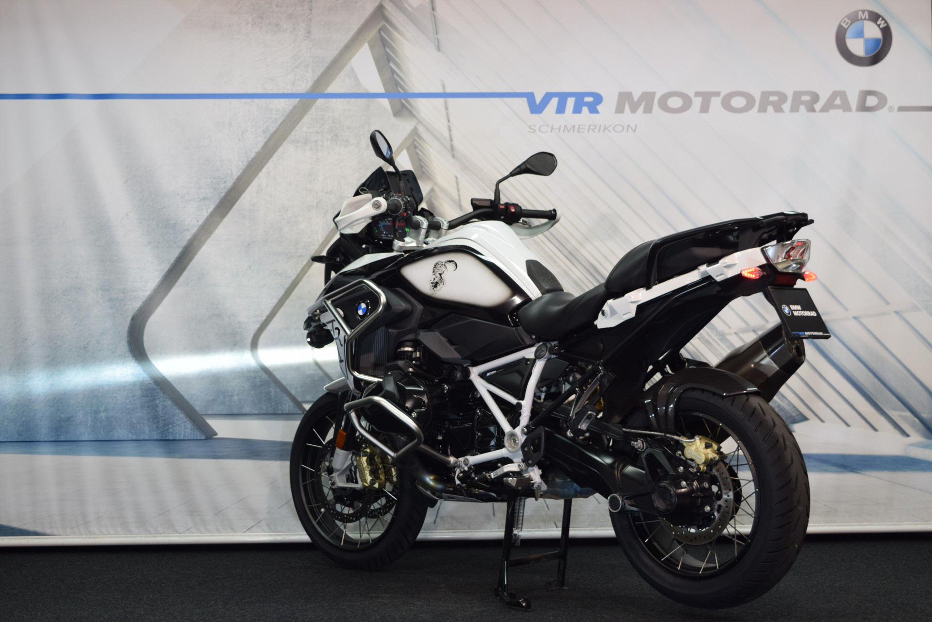 BMW R 1250 GS Trophy inkl. Akrapovic Komplettanlage-showroom-element-3