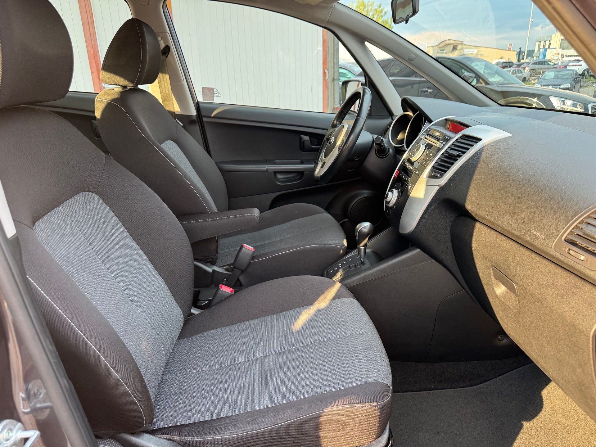 KIA Venga 1.6 CVVT Style Automatic-image-14