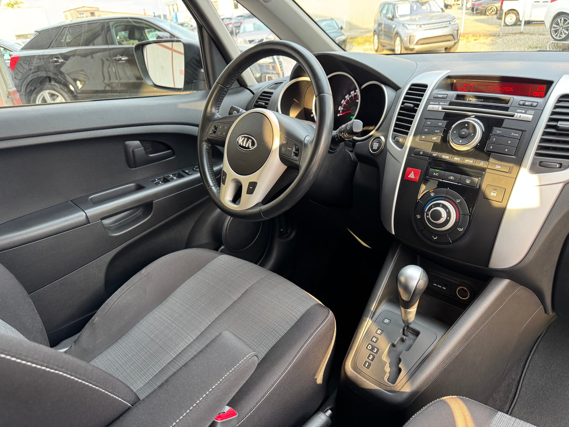 KIA Venga 1.6 CVVT Style Automatic-image-12