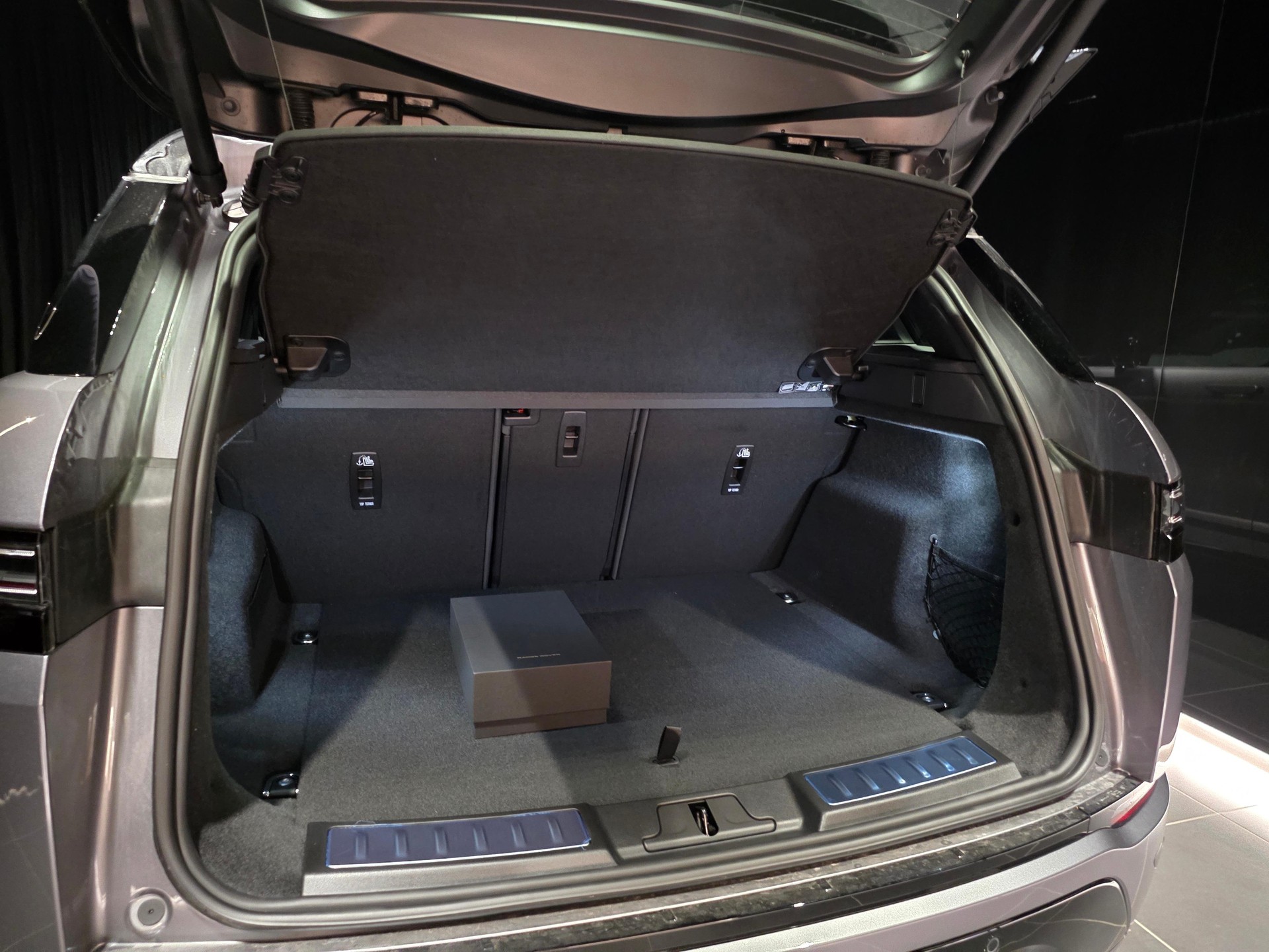 LAND ROVER Range Rover Evoque 1.5 T 270e Dynamic SE-showroom-element-3