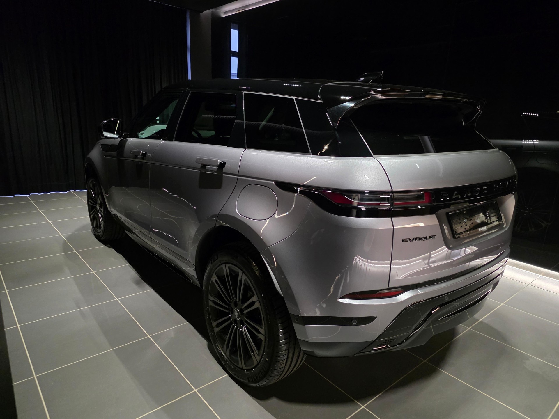 LAND ROVER Range Rover Evoque 1.5 T 270e Dynamic SE-showroom-element-1