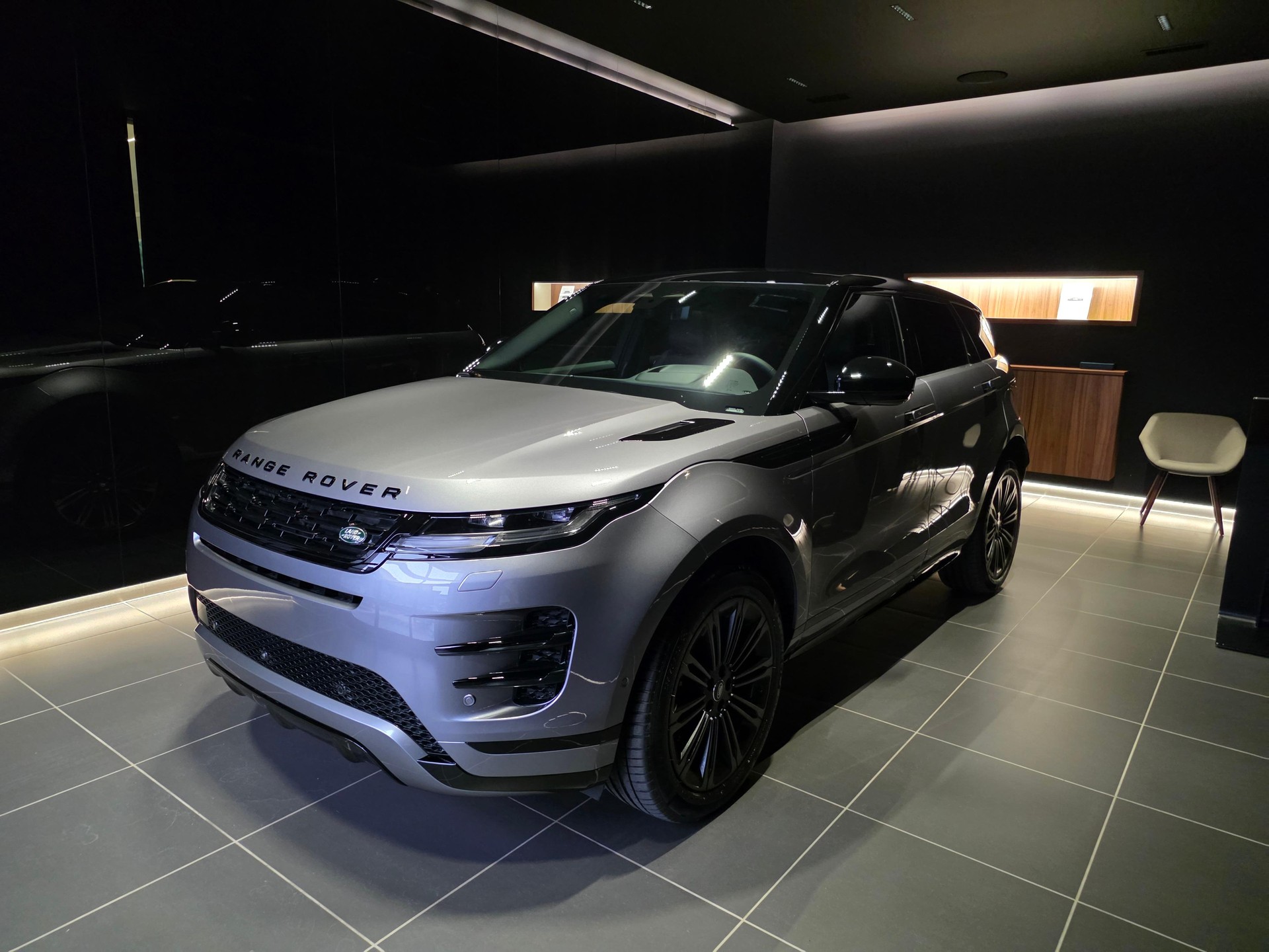 LAND ROVER Range Rover Evoque 1.5 T 270e Dynamic SE