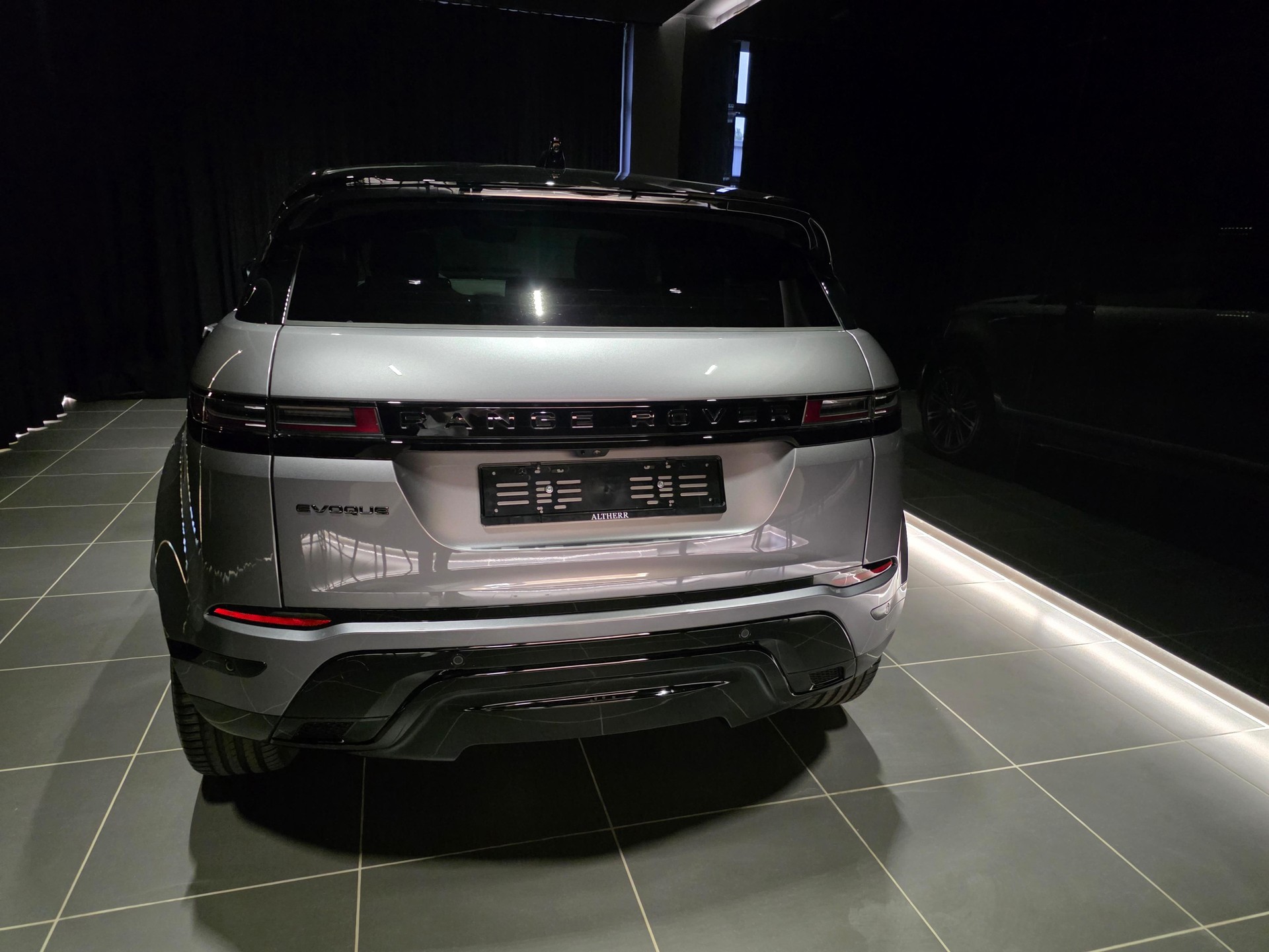 LAND ROVER Range Rover Evoque 1.5 T 270e Dynamic SE-showroom-element-2