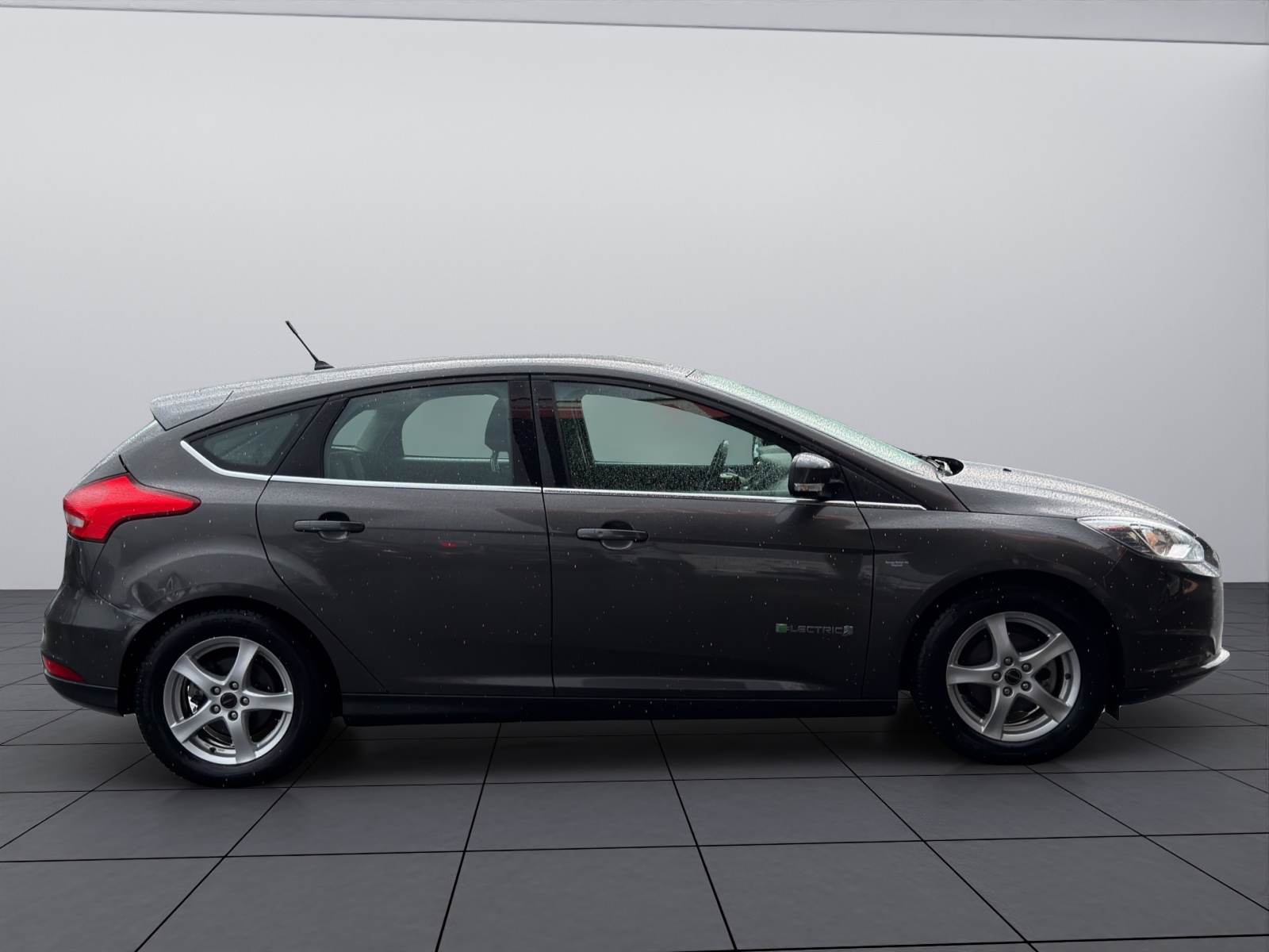 FORD Focus Electric-showroom-element-3