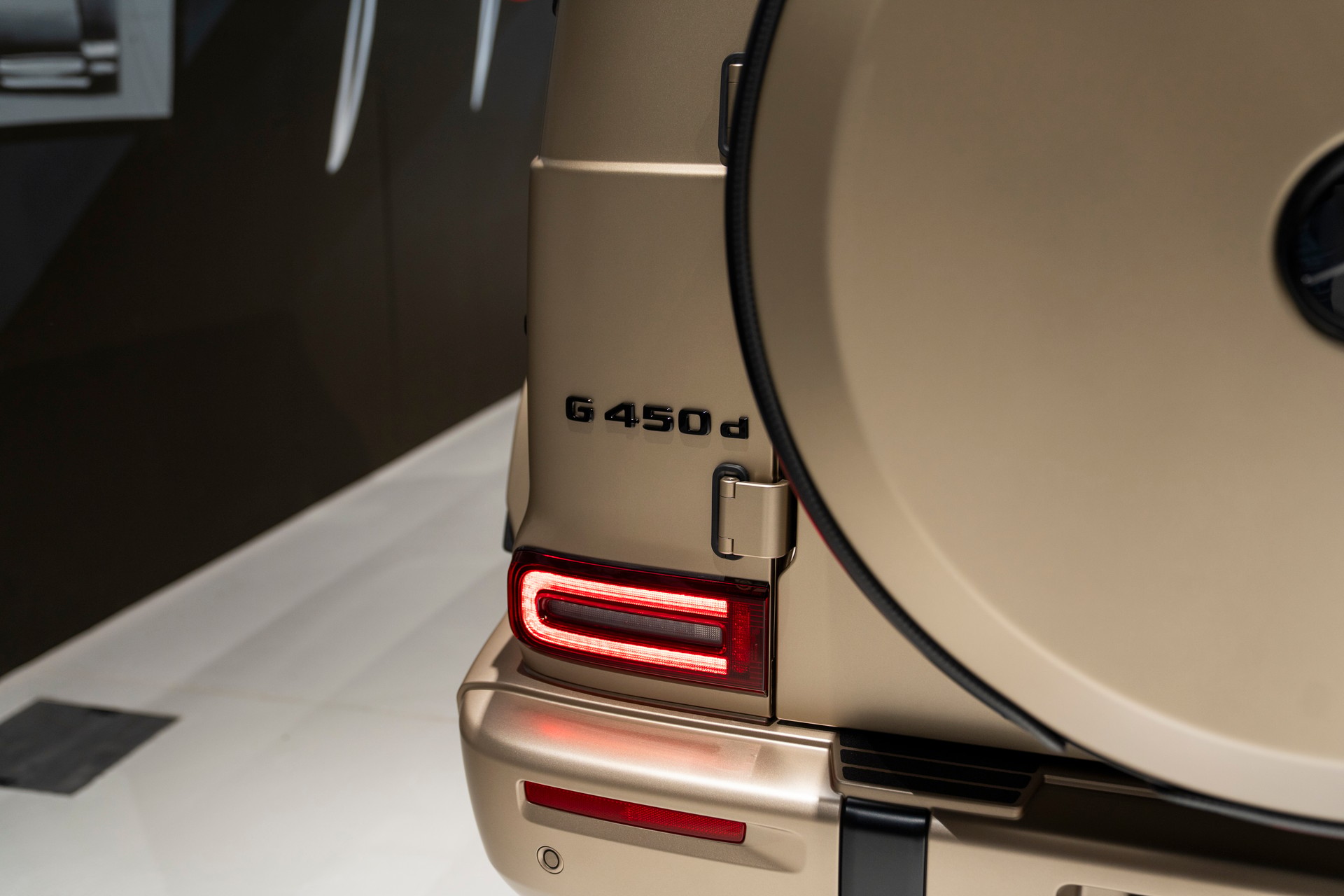 MERCEDES-BENZ G 450d 9G-Tronic-image-5