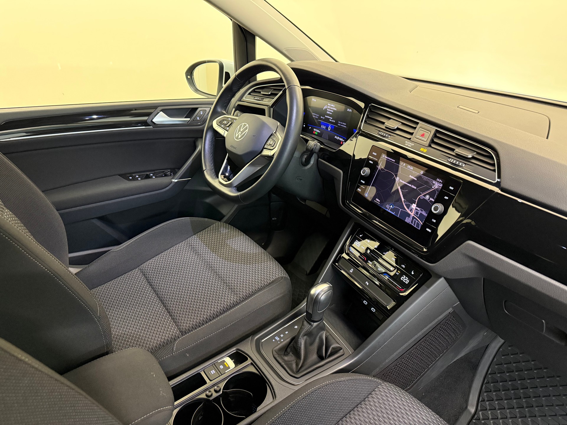 VW Touran 2.0 TDI BlueMotion Technology Comfortline DSG-image-29