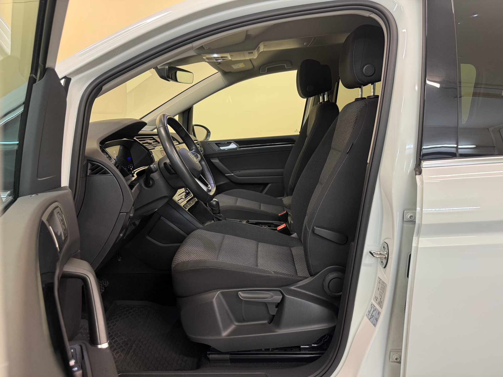 VW Touran 2.0 TDI BlueMotion Technology Comfortline DSG-image-12
