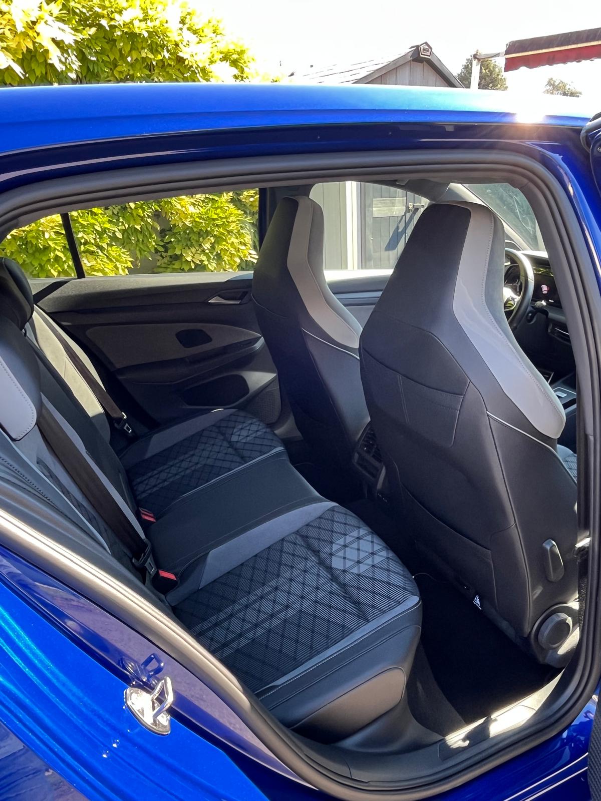 VW Golf 1.5 eTSI mHEV ACT R-Line DSG-image-6