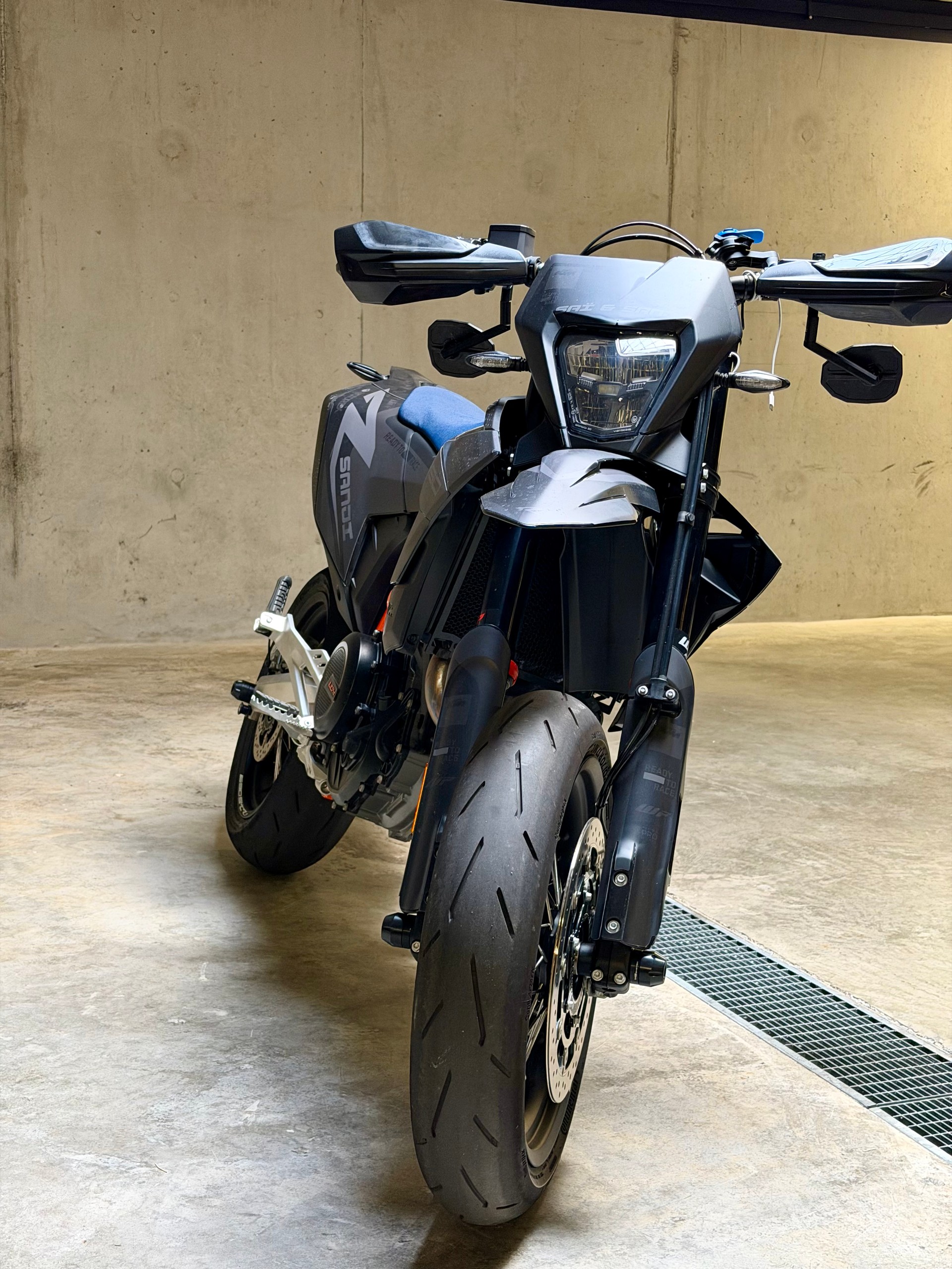 KTM 690 Enduro R-image-1