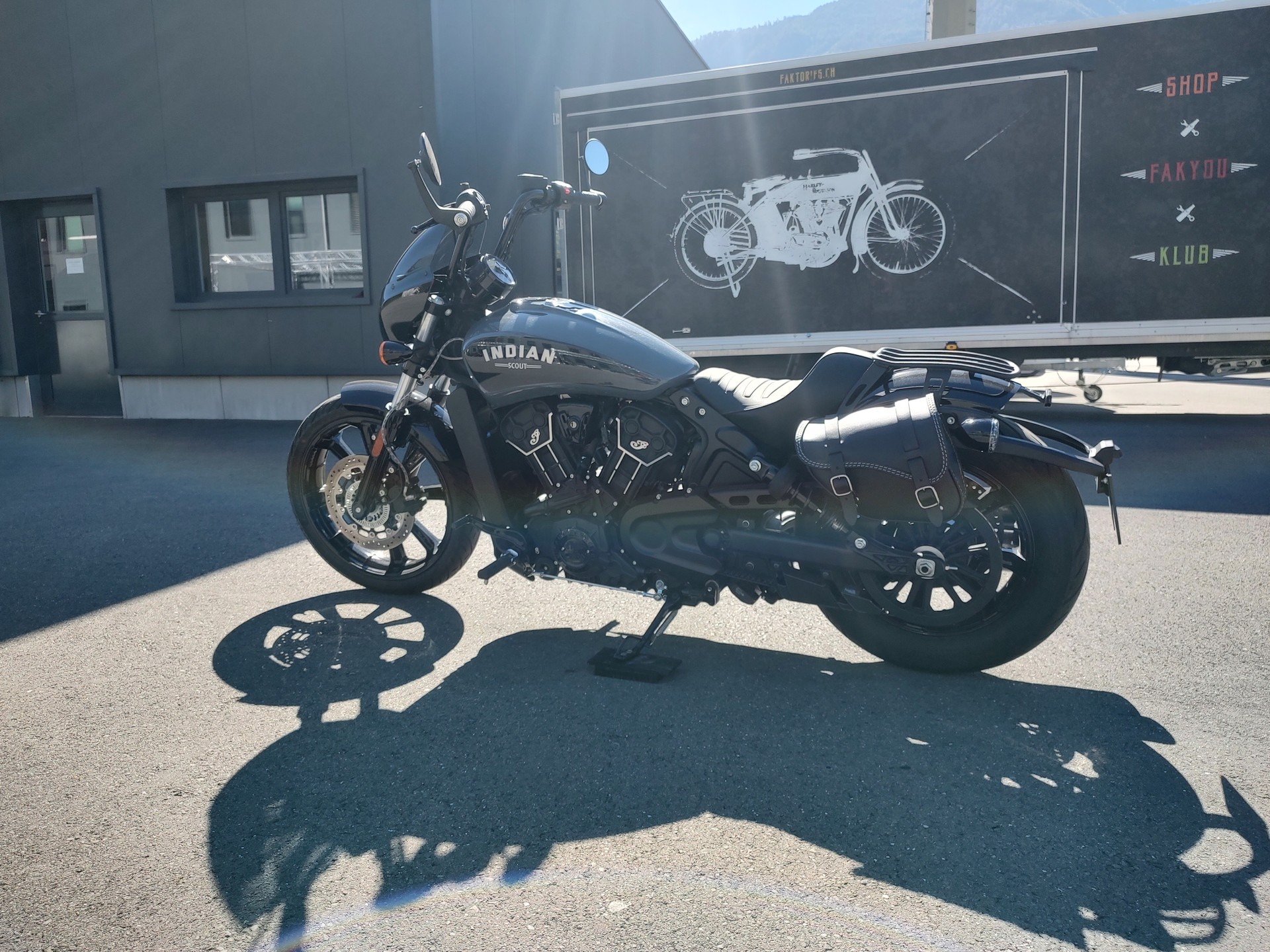 INDIAN Scout 1200 Rogue-image-3