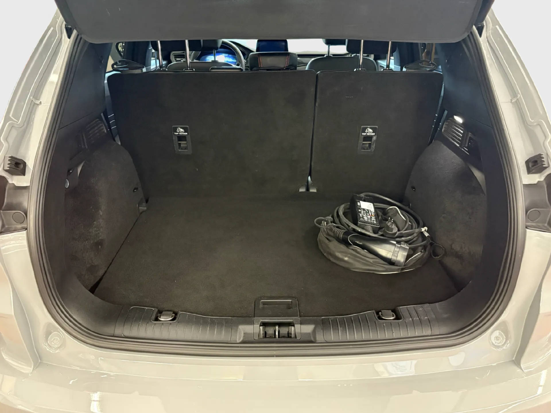 FORD Kuga 2.5 Plug-in Hybrid Graphite Tech Edition-image-12