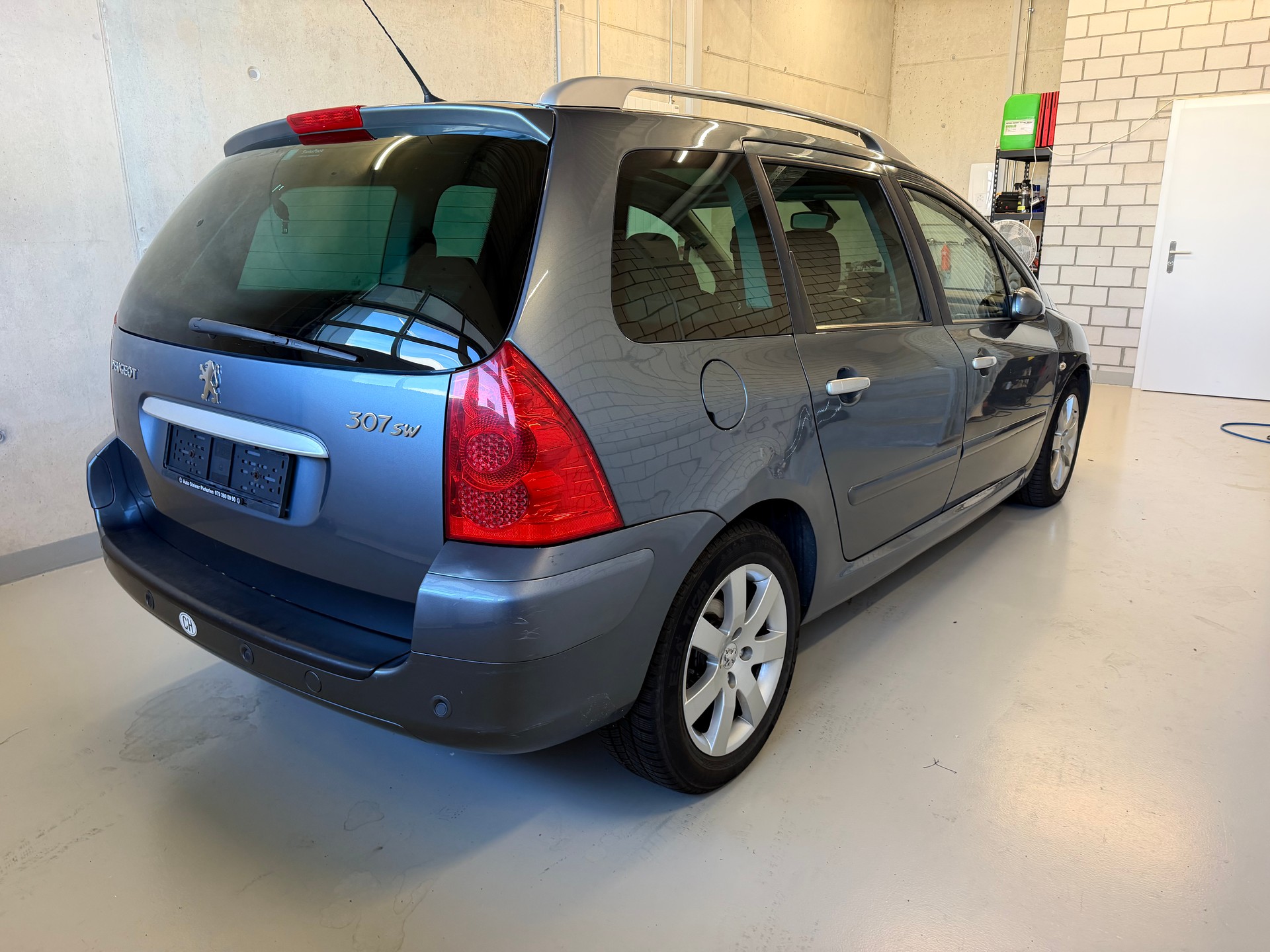 PEUGEOT 307 SW 2.0 HDI Platinum Edition-showroom-element-2