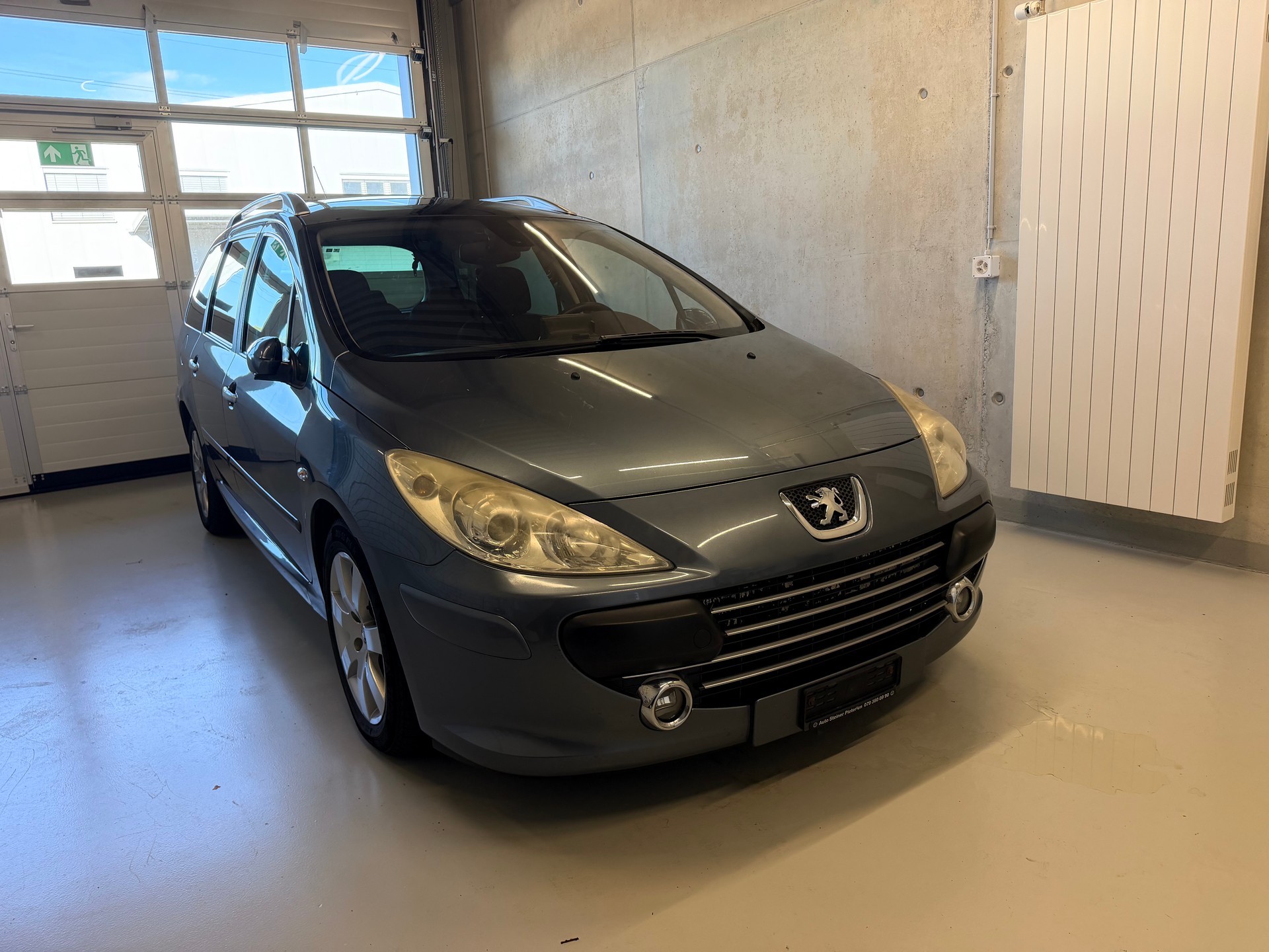 PEUGEOT 307 SW 2.0 HDI Platinum Edition-showroom-element-1